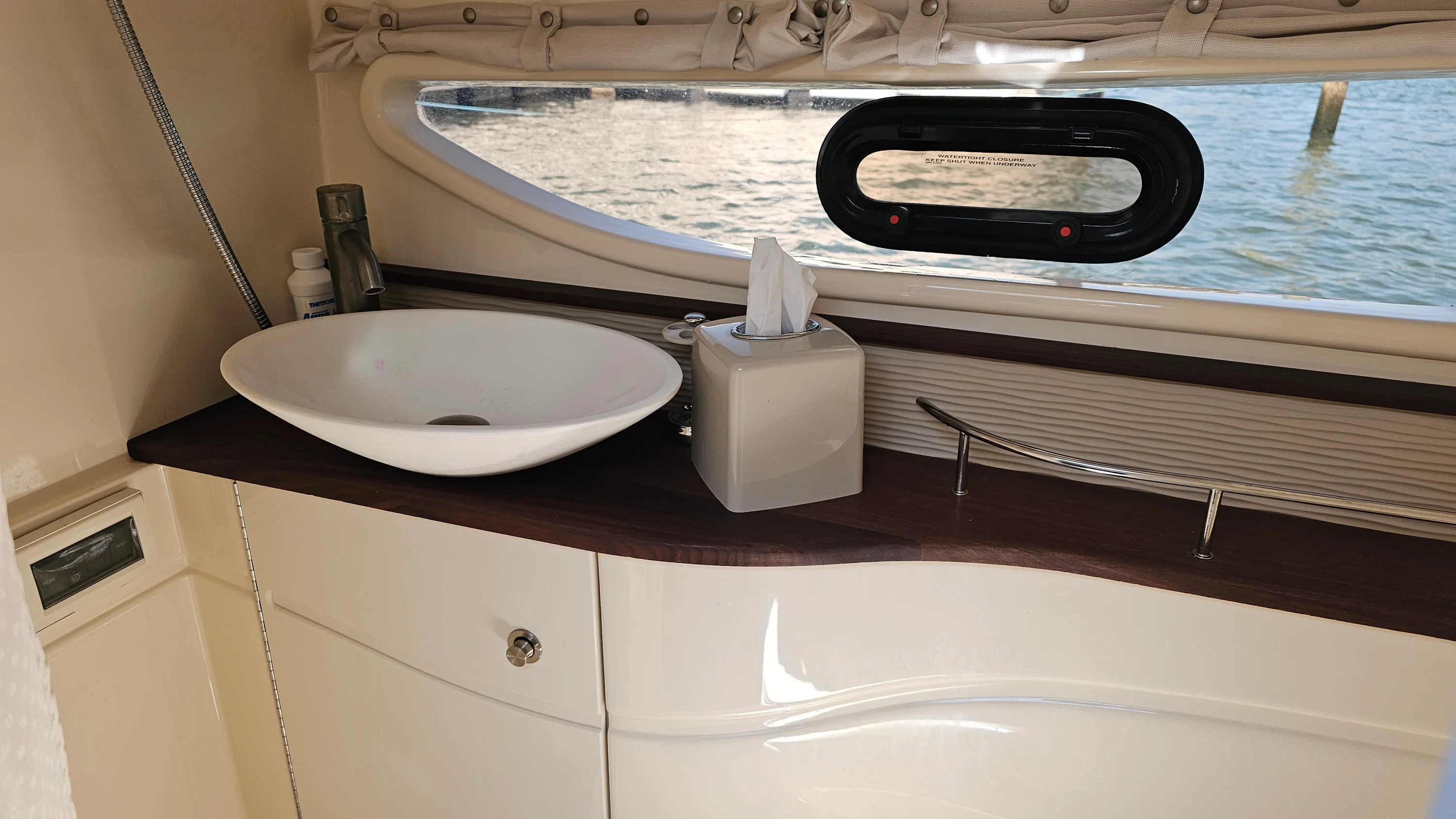 2013 Sea Ray 350 SUNDANCER Image Thumbnail #17