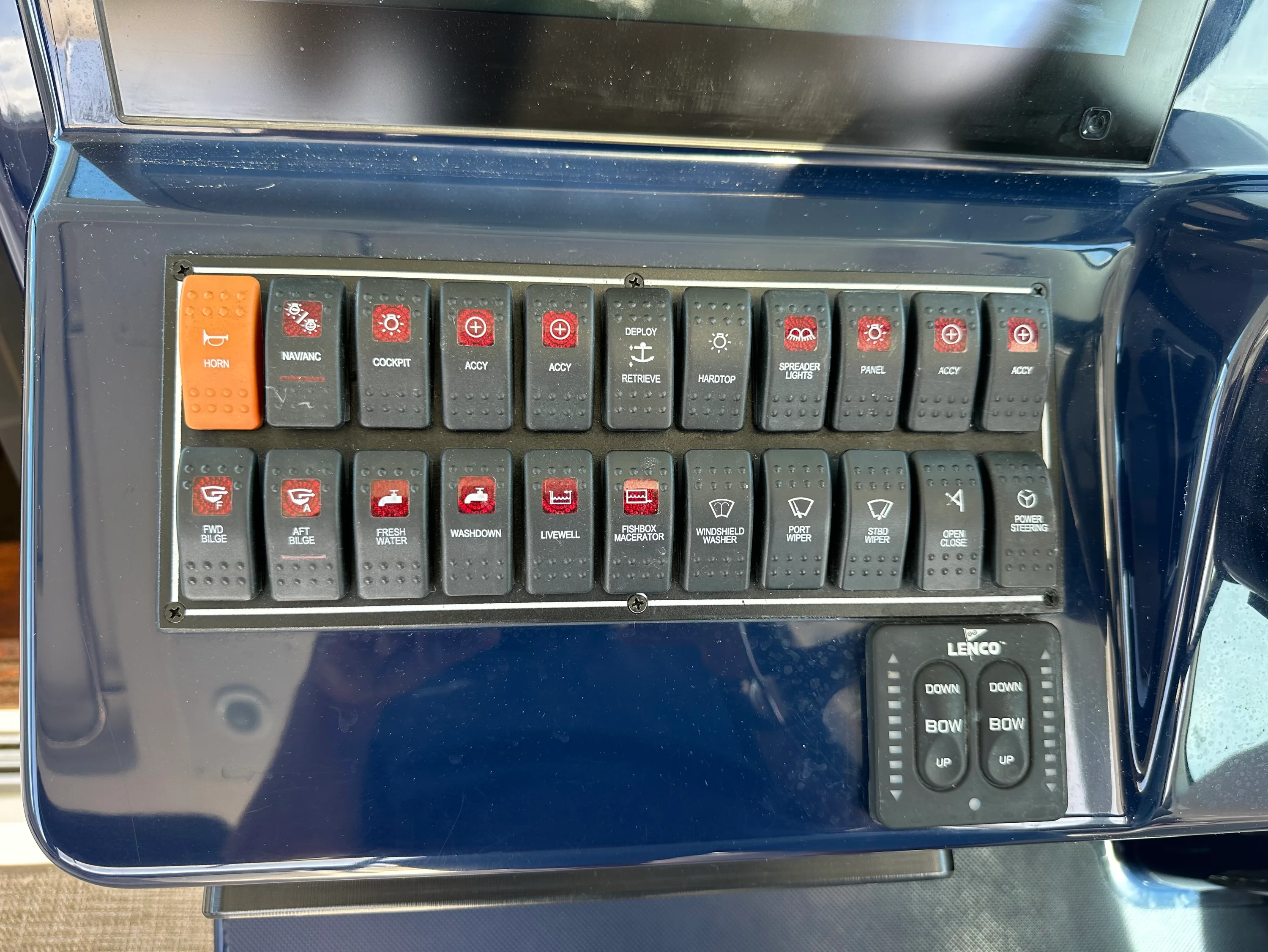 2015 Pursuit OS 345 Image Thumbnail #28