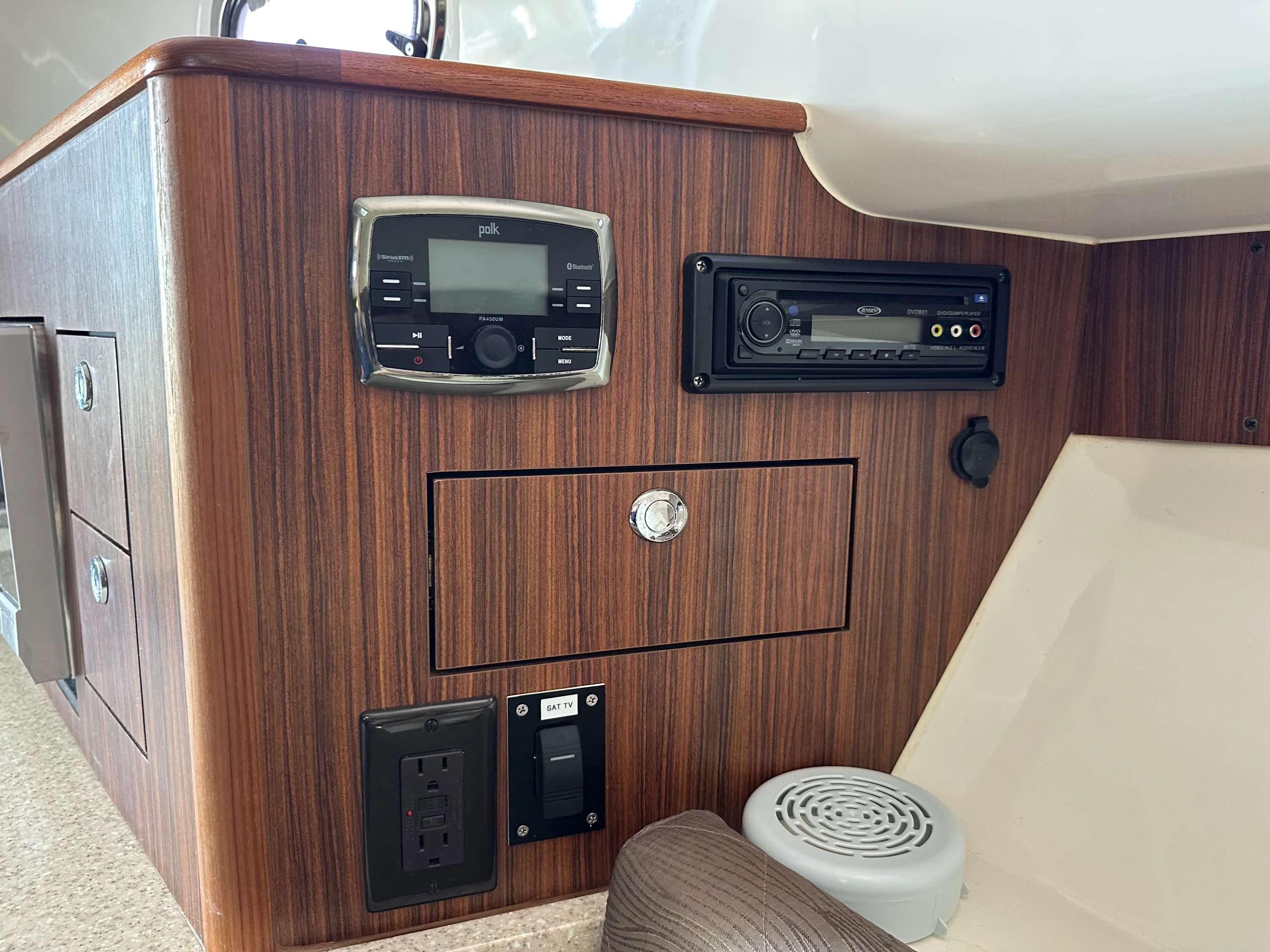 2015 Pursuit OS 345 Image Thumbnail #50