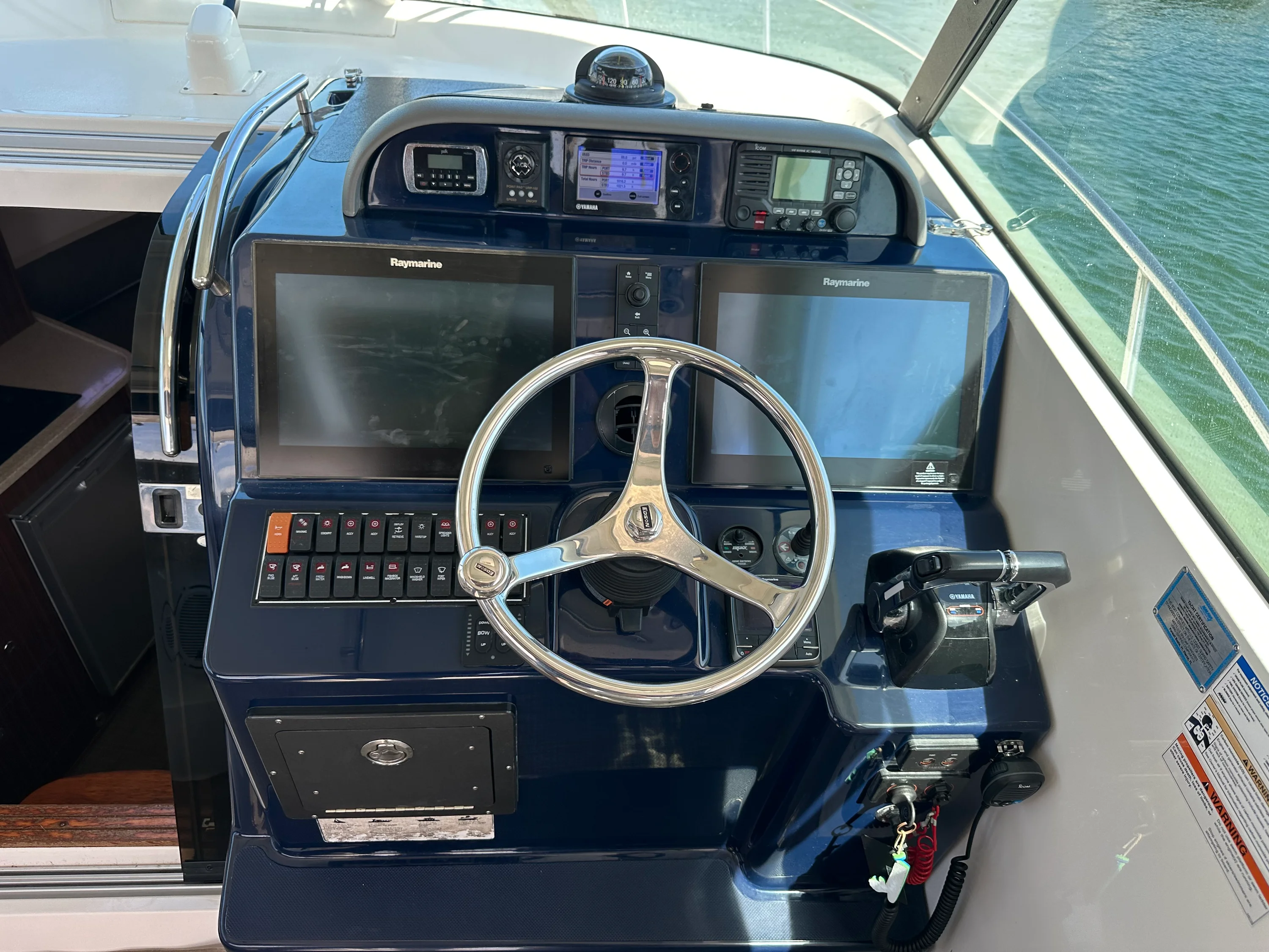 2015 Pursuit OS 345 Image Thumbnail #29