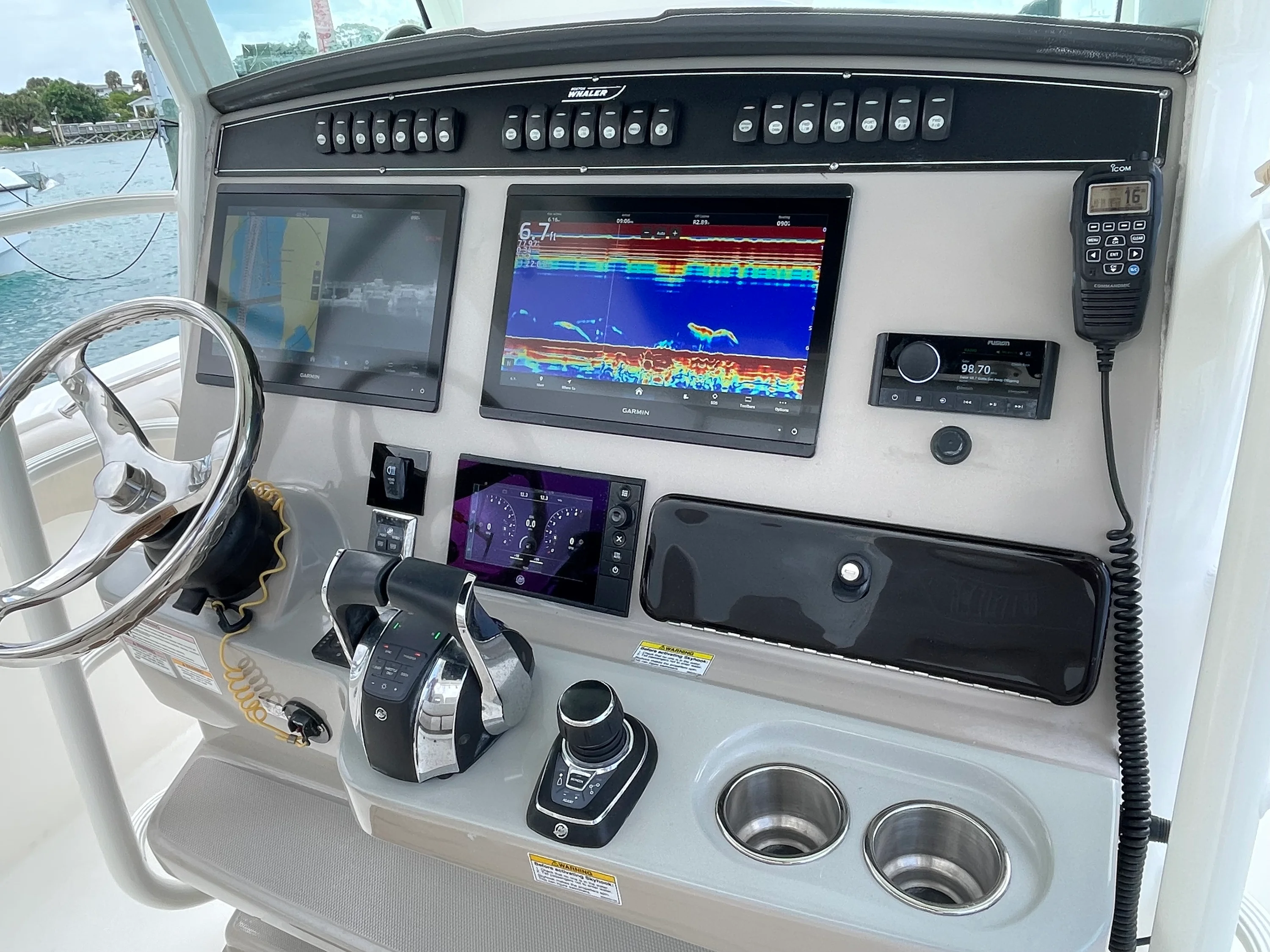 2017 Boston Whaler 330 OUTRAGE Image Thumbnail #9
