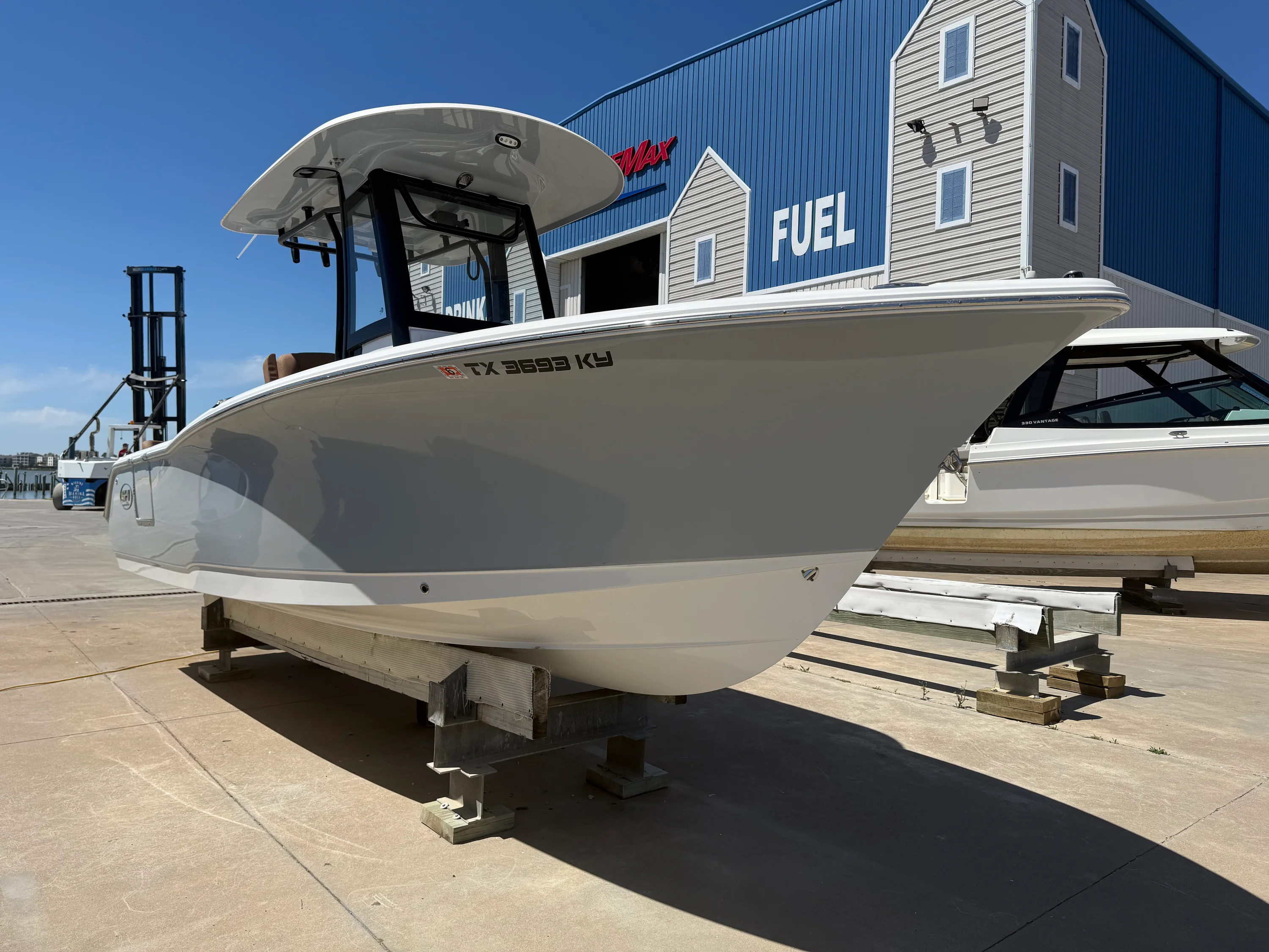 2024 Sea Hunt ULTRA 239 SE Image Thumbnail #2