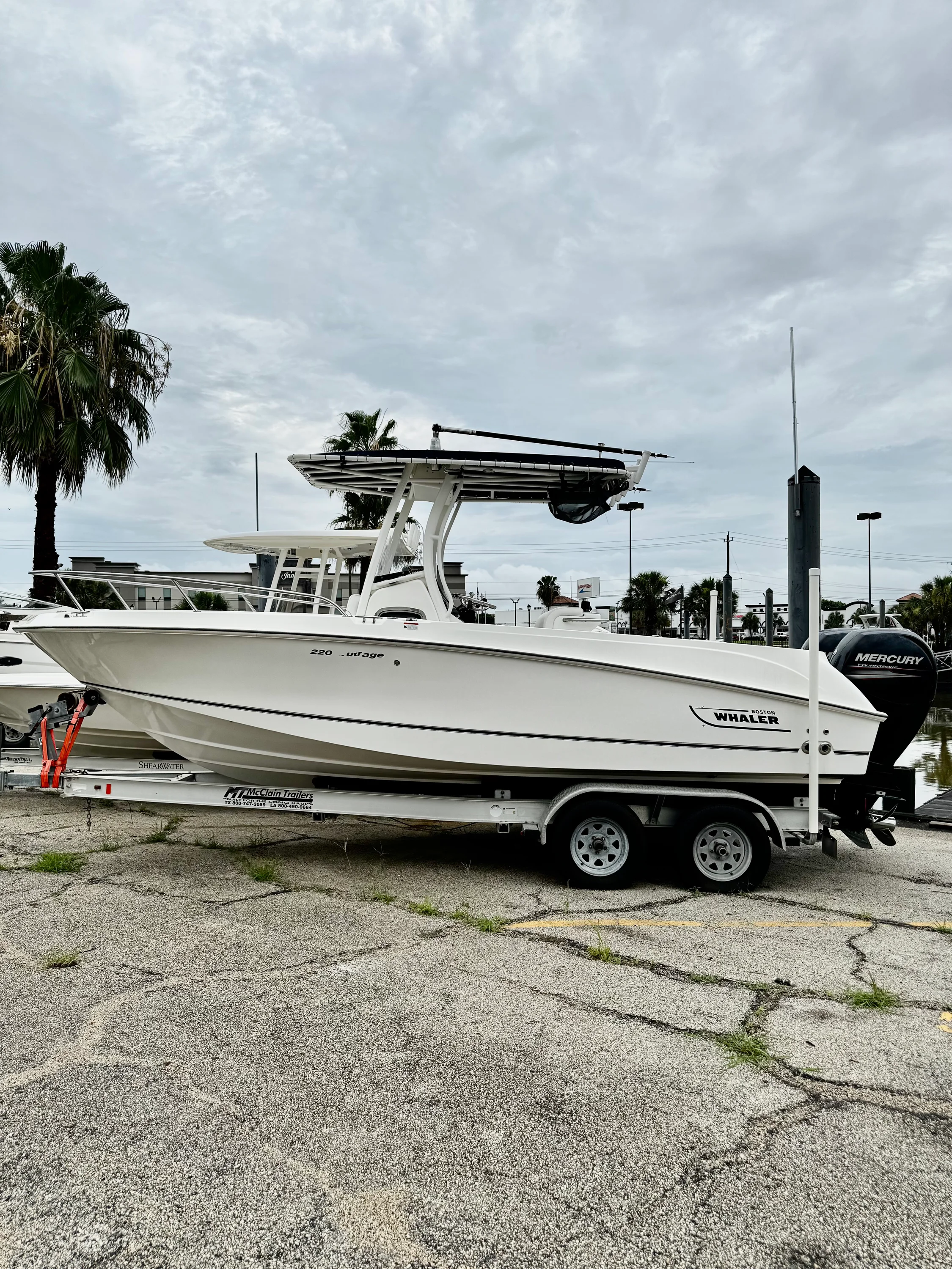 2016 Boston Whaler 220 OUTRAGE Image Thumbnail #0