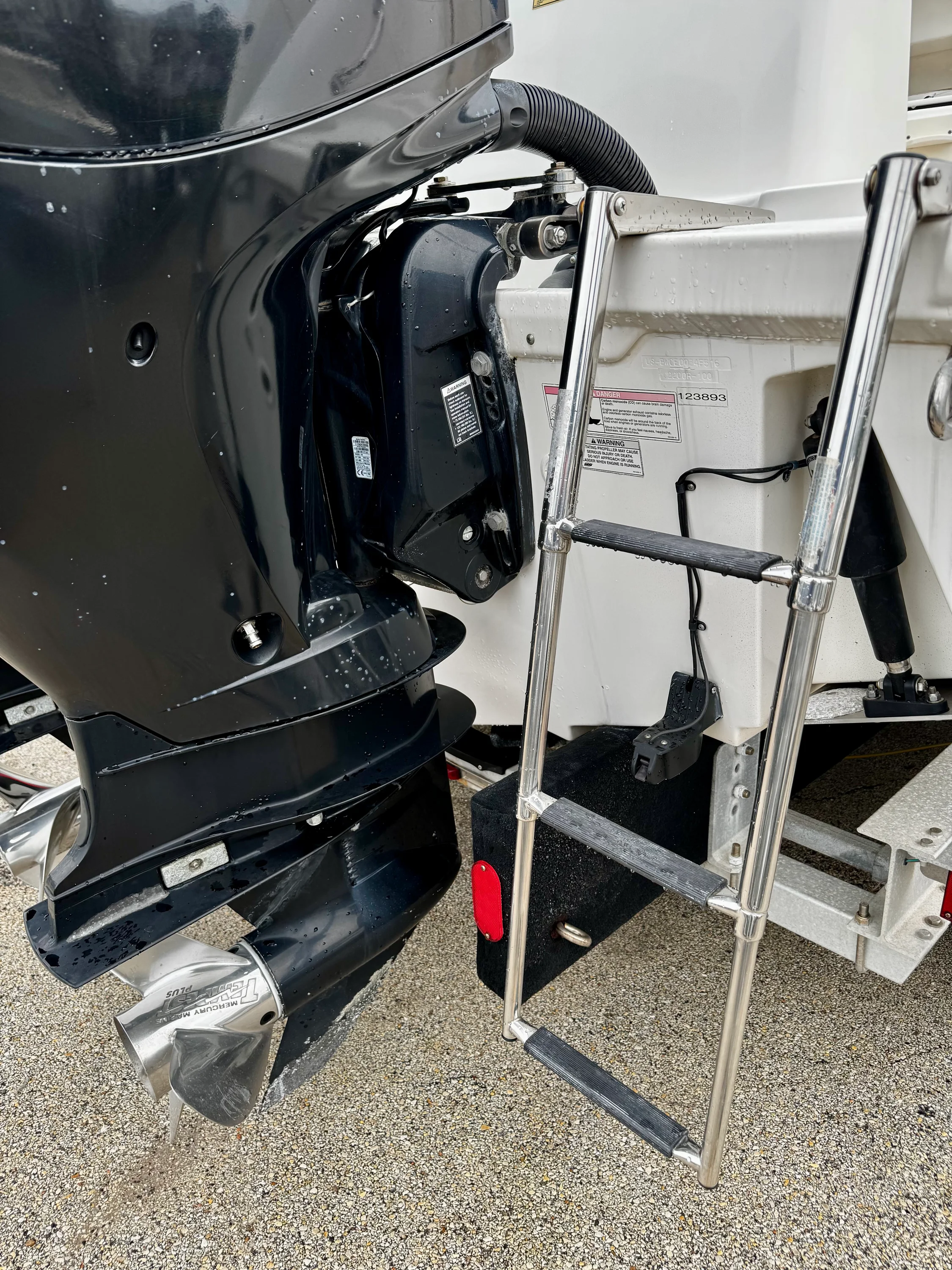 2016 Boston Whaler 220 OUTRAGE Image Thumbnail #6