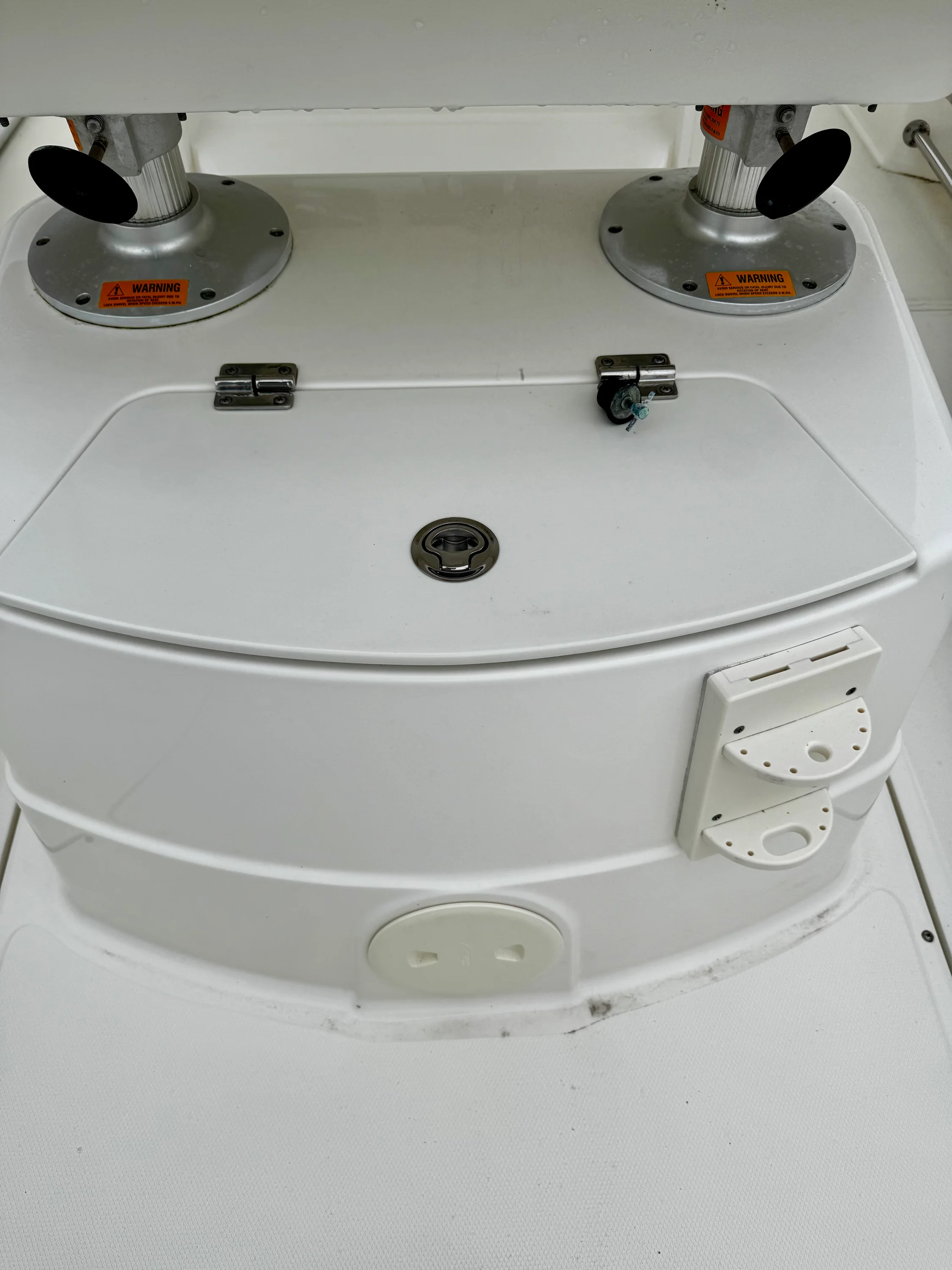 2016 Boston Whaler 220 OUTRAGE Image Thumbnail #11