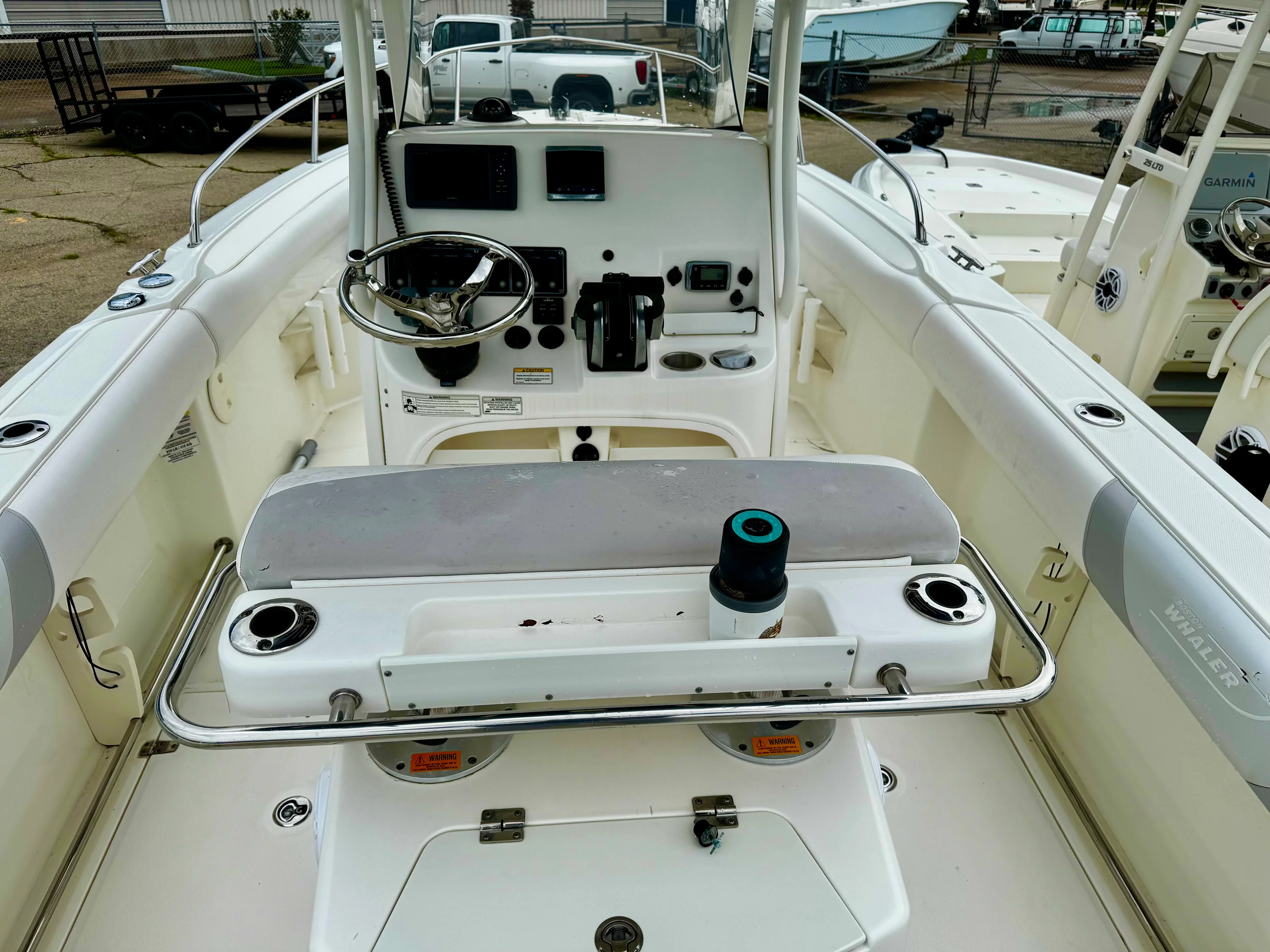 2016 Boston Whaler 220 OUTRAGE Image Thumbnail #12