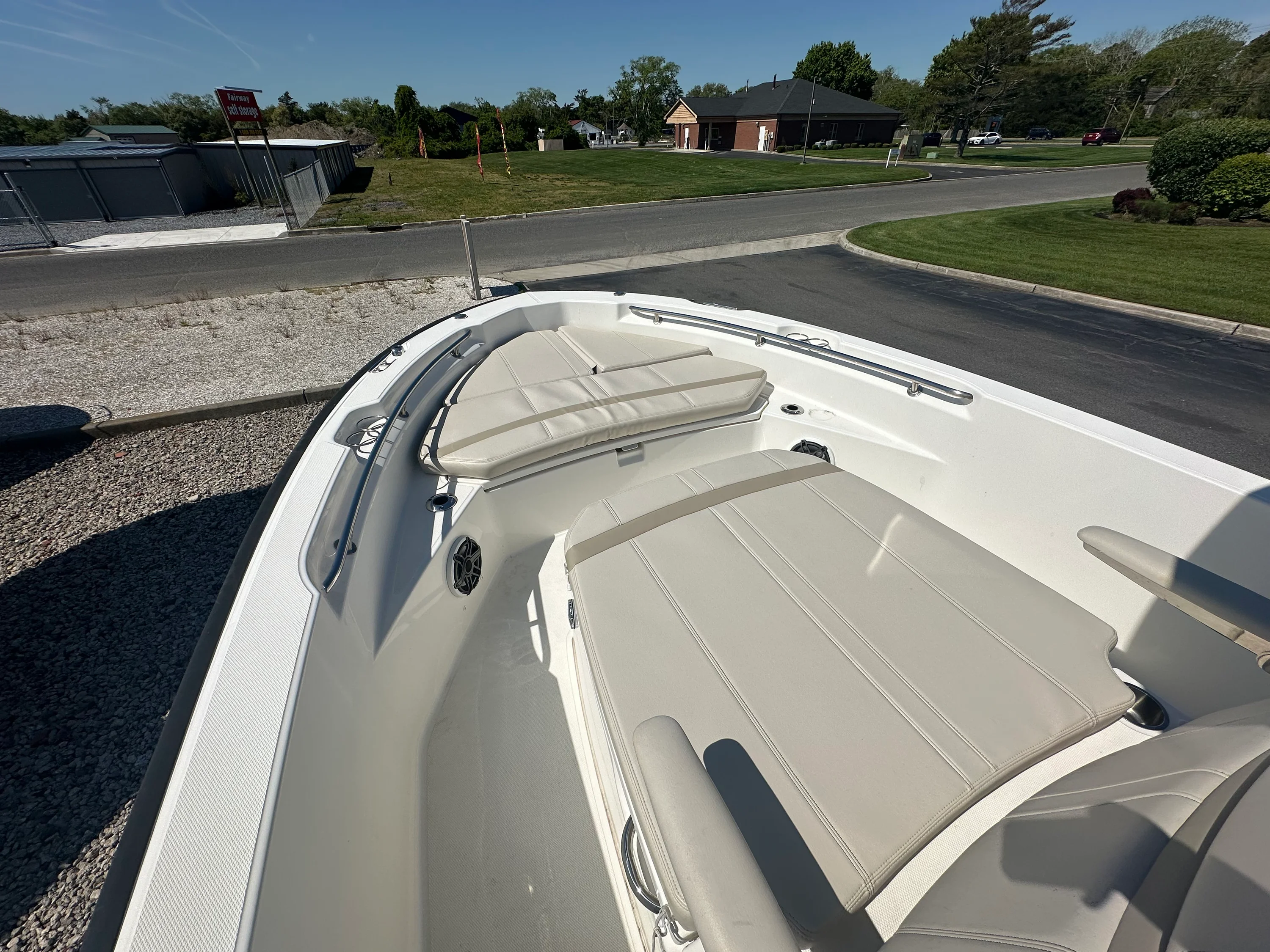 2023 Boston Whaler 220 DAUNTLESS Image Thumbnail #5