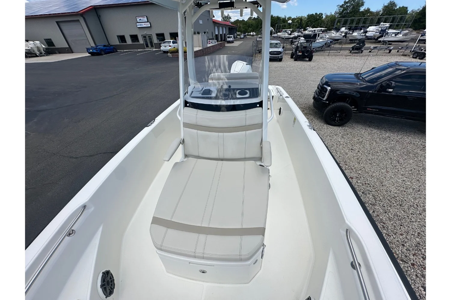 2023 Boston Whaler 220 DAUNTLESS Image Thumbnail #12