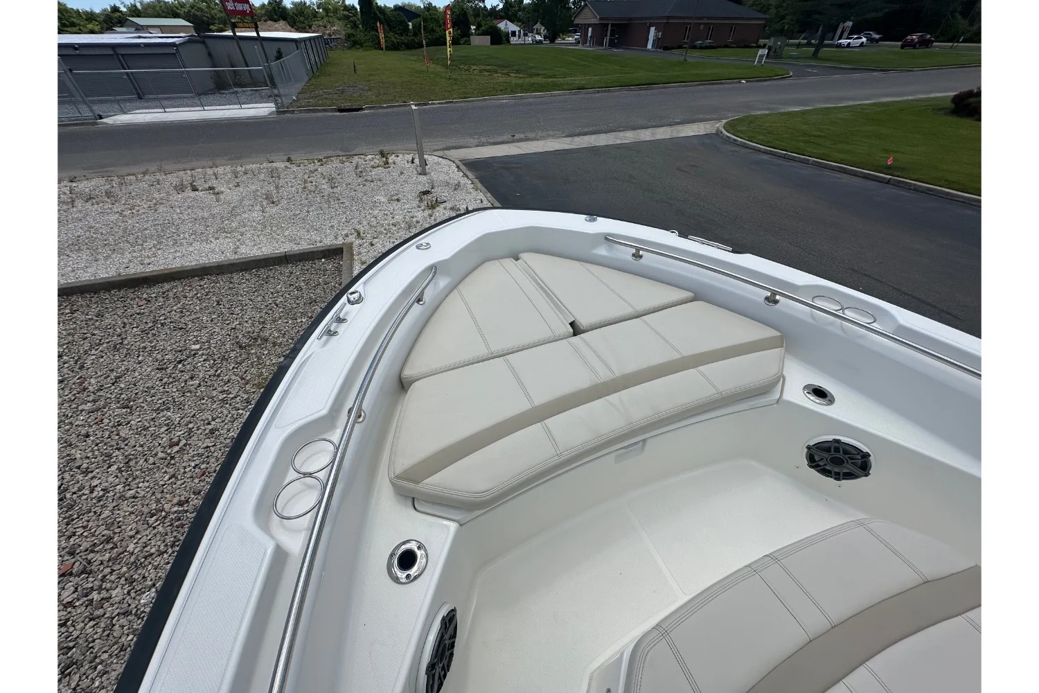 2023 Boston Whaler 220 DAUNTLESS Image Thumbnail #15