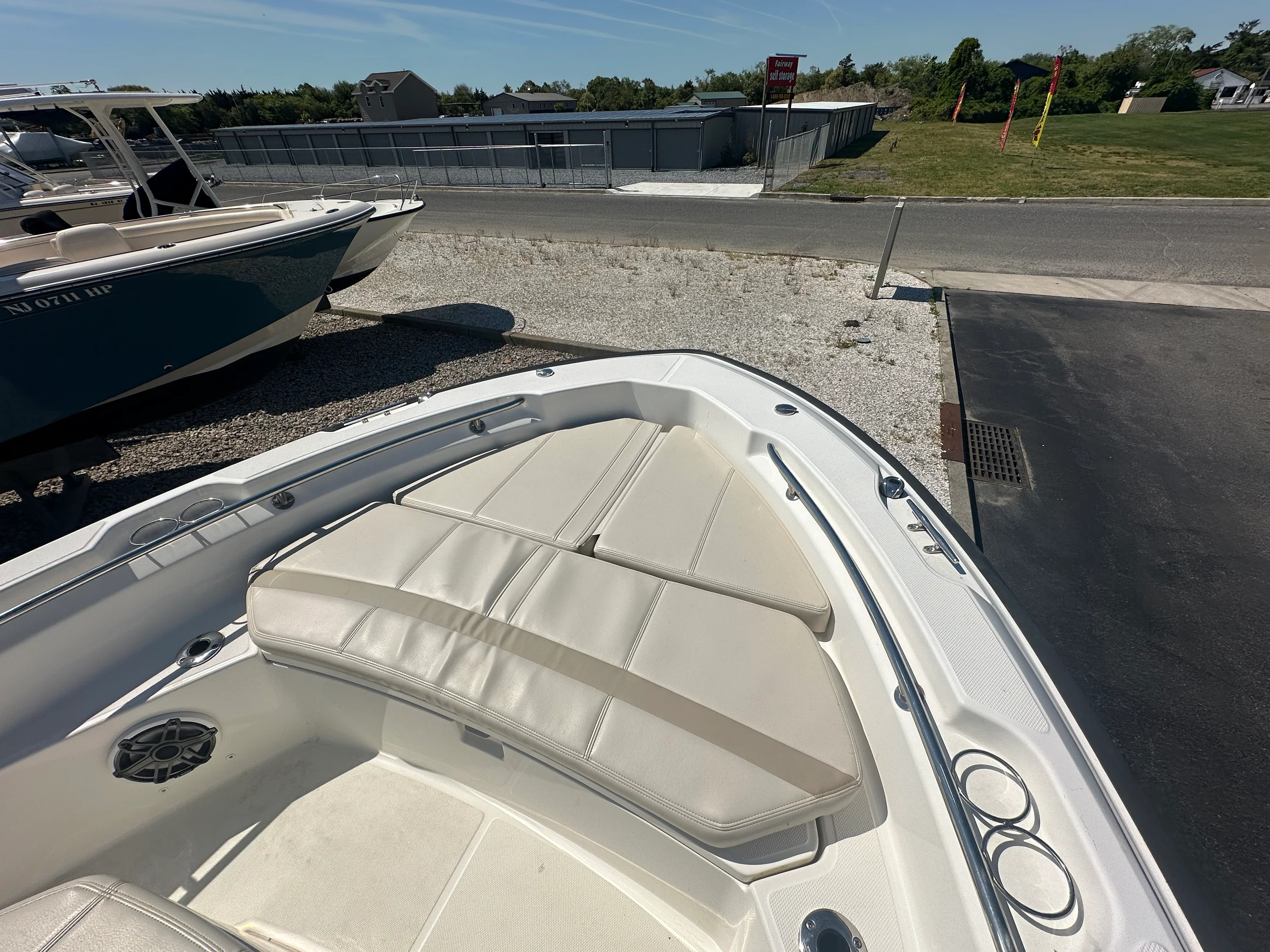2023 Boston Whaler 220 DAUNTLESS Image Thumbnail #7