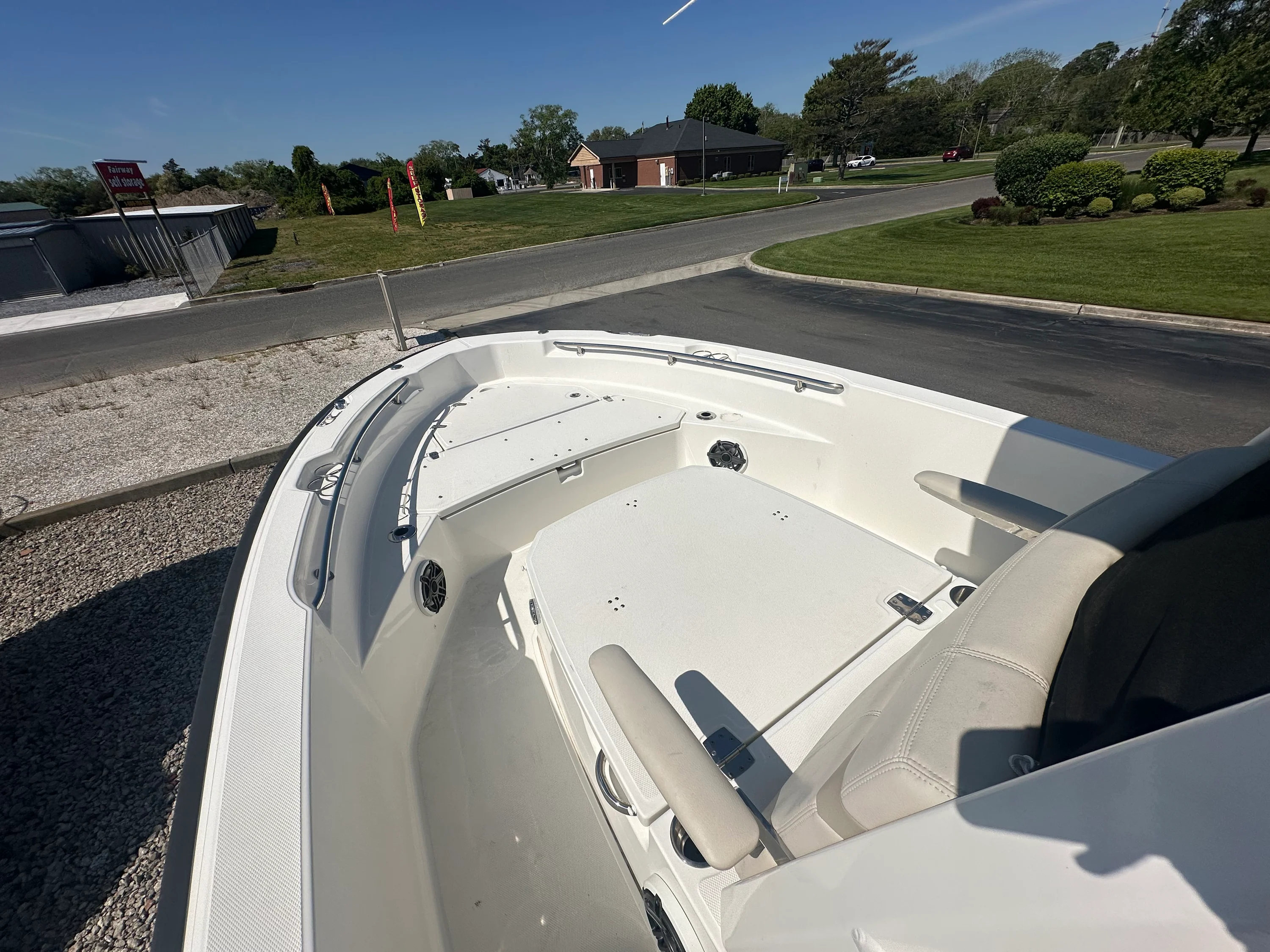 2023 Boston Whaler 220 DAUNTLESS Image Thumbnail #8