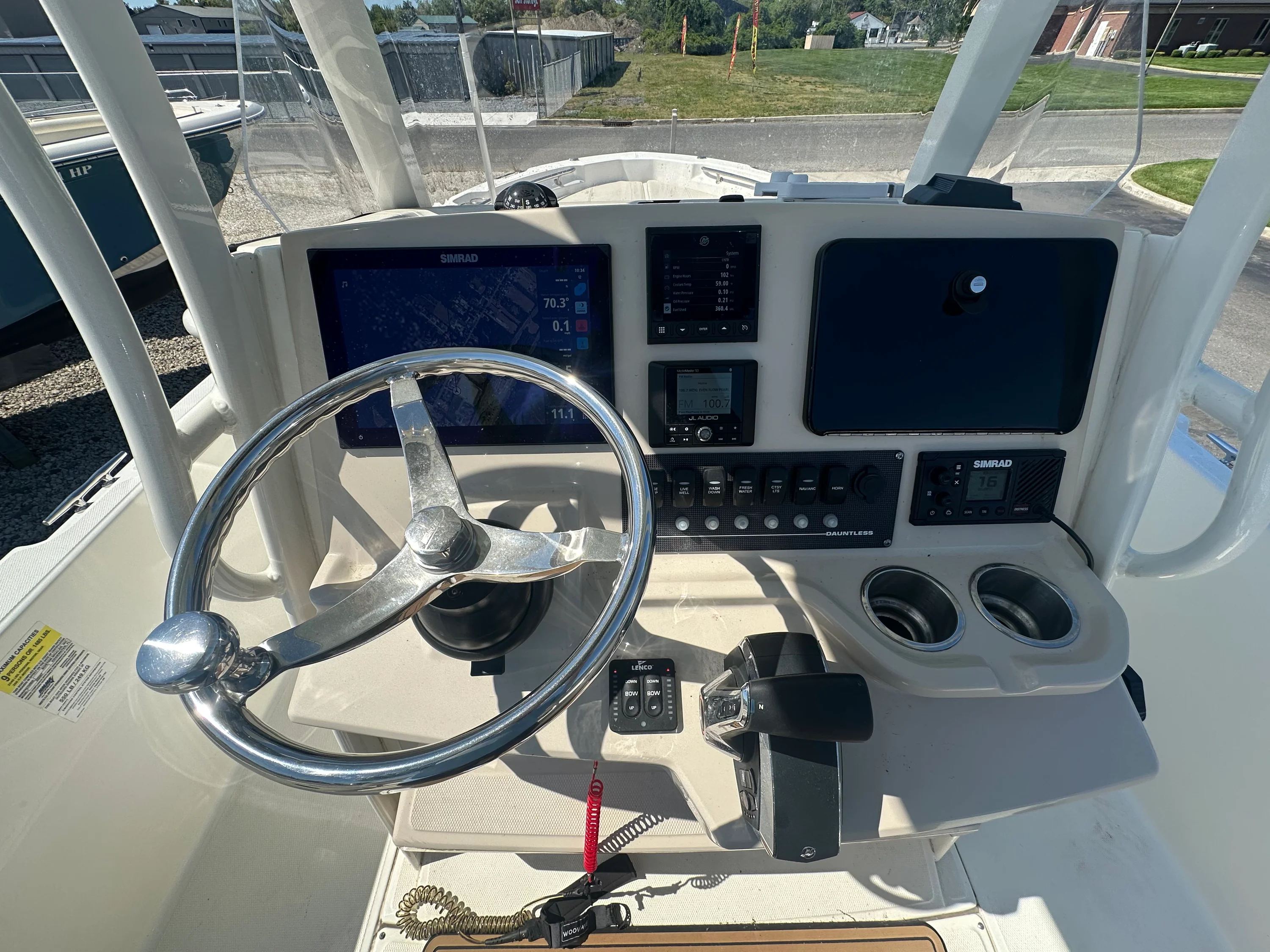 2023 Boston Whaler 220 DAUNTLESS Image Thumbnail #3