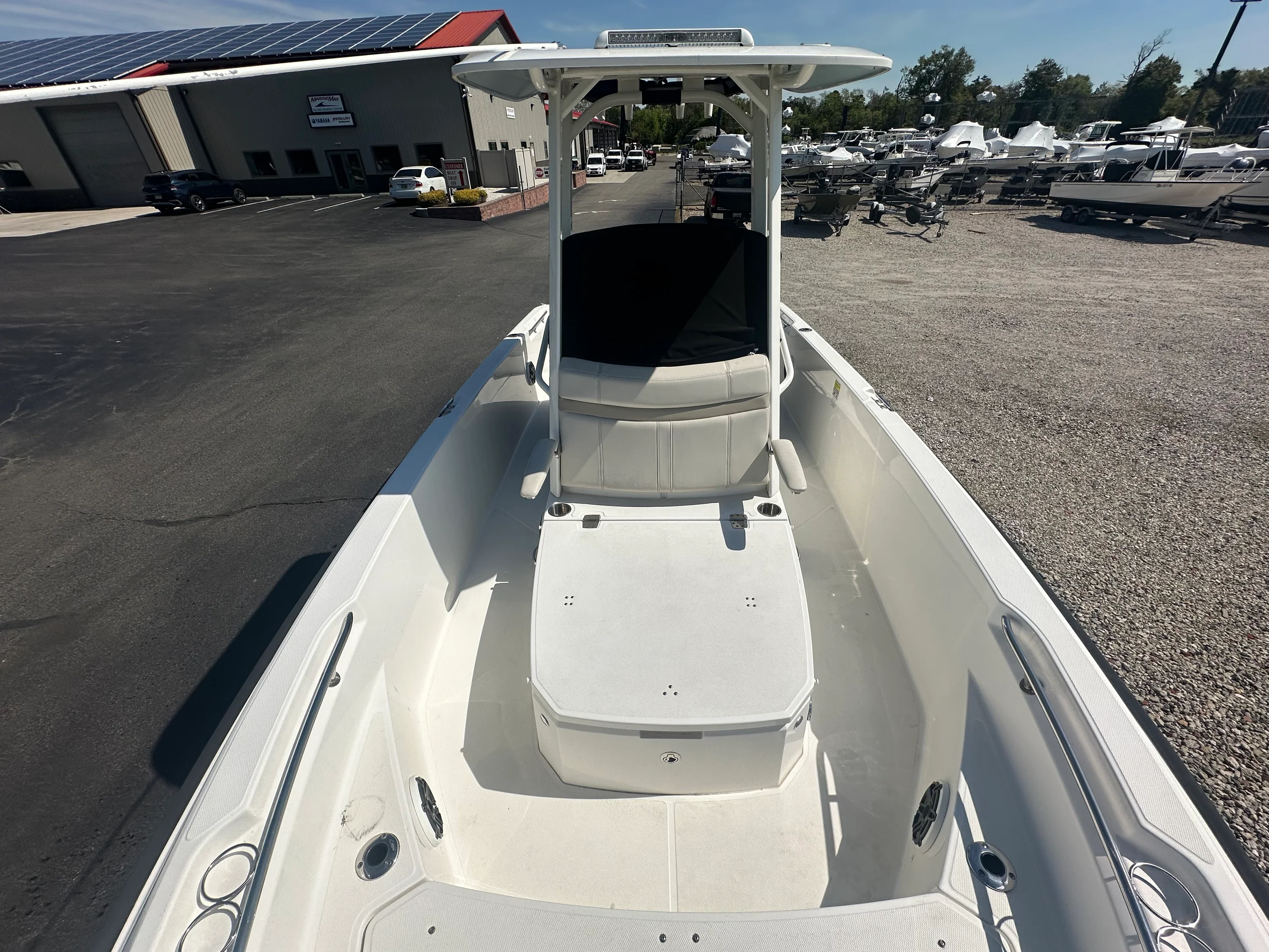 2023 Boston Whaler 220 DAUNTLESS Image Thumbnail #9