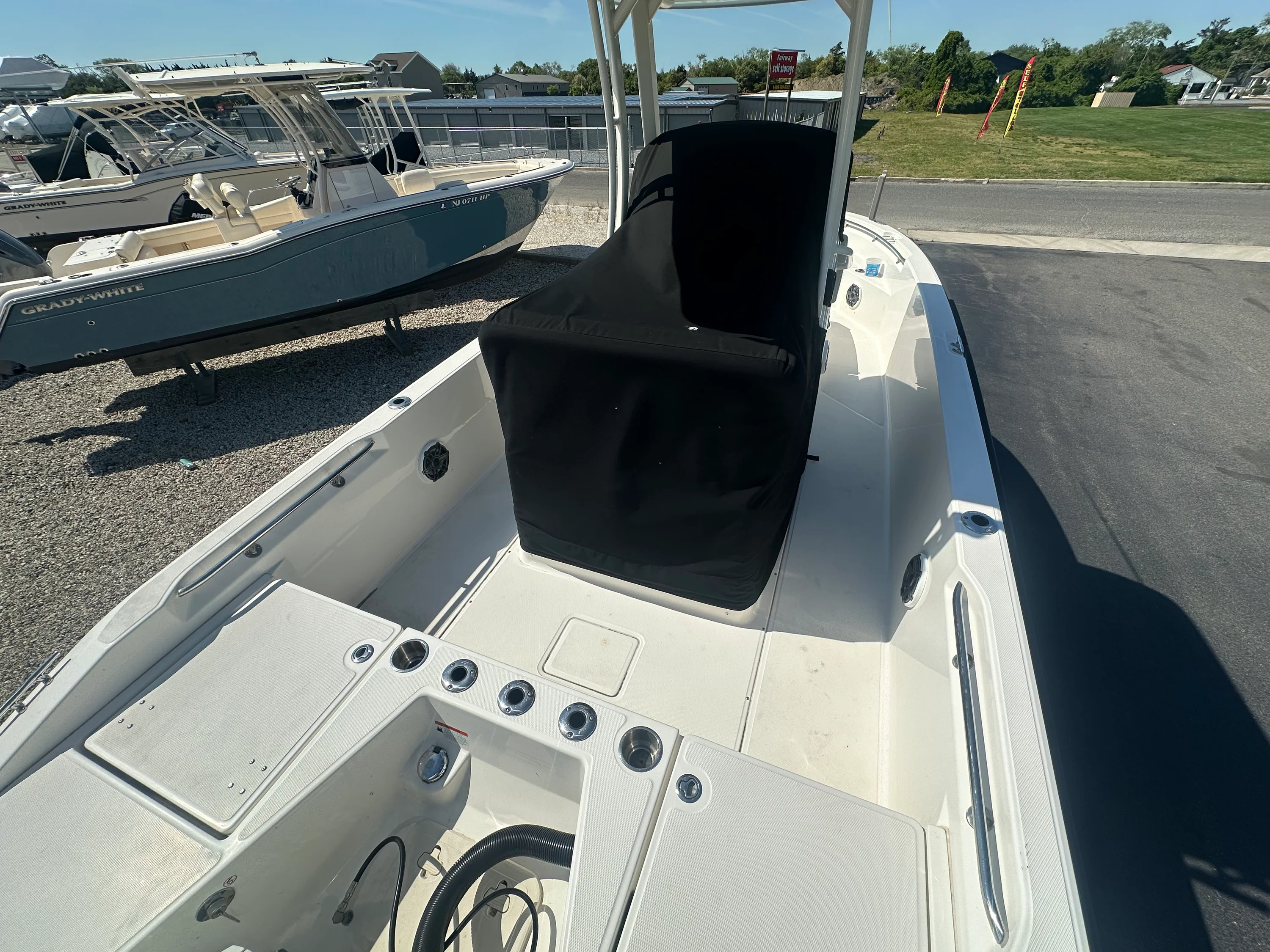 2023 Boston Whaler 220 DAUNTLESS Image Thumbnail #1