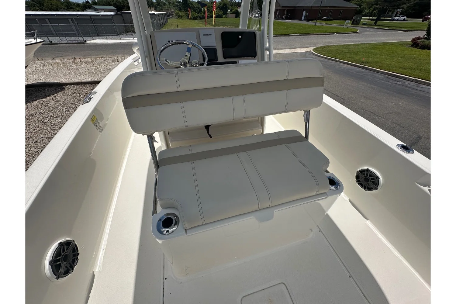 2023 Boston Whaler 220 DAUNTLESS Image Thumbnail #6
