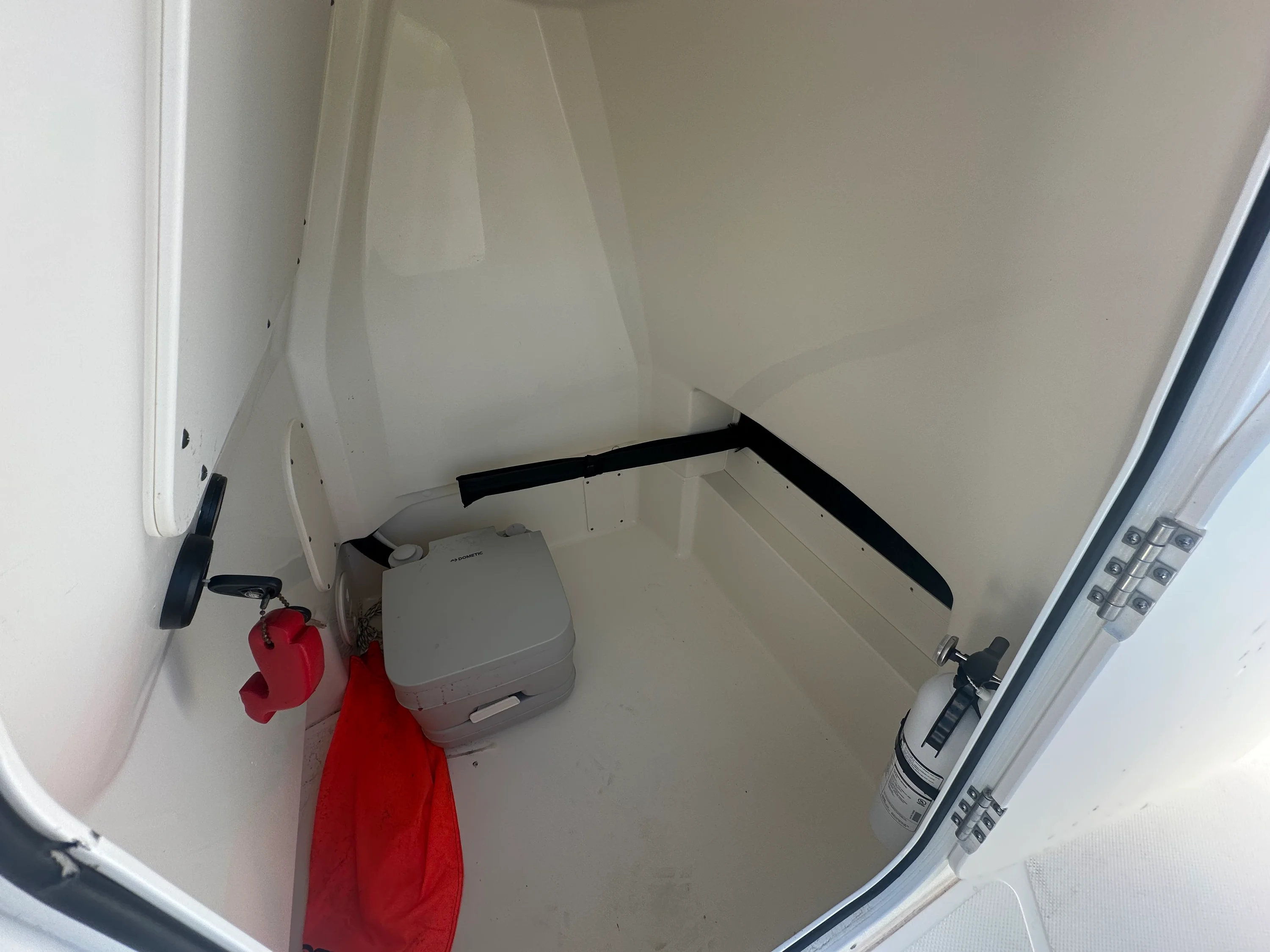 2023 Boston Whaler 220 DAUNTLESS Image Thumbnail #10