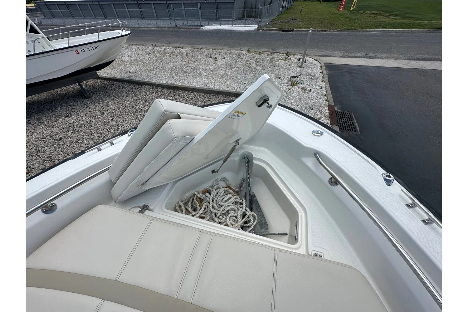 2023 Boston Whaler 220 DAUNTLESS Image Thumbnail #17