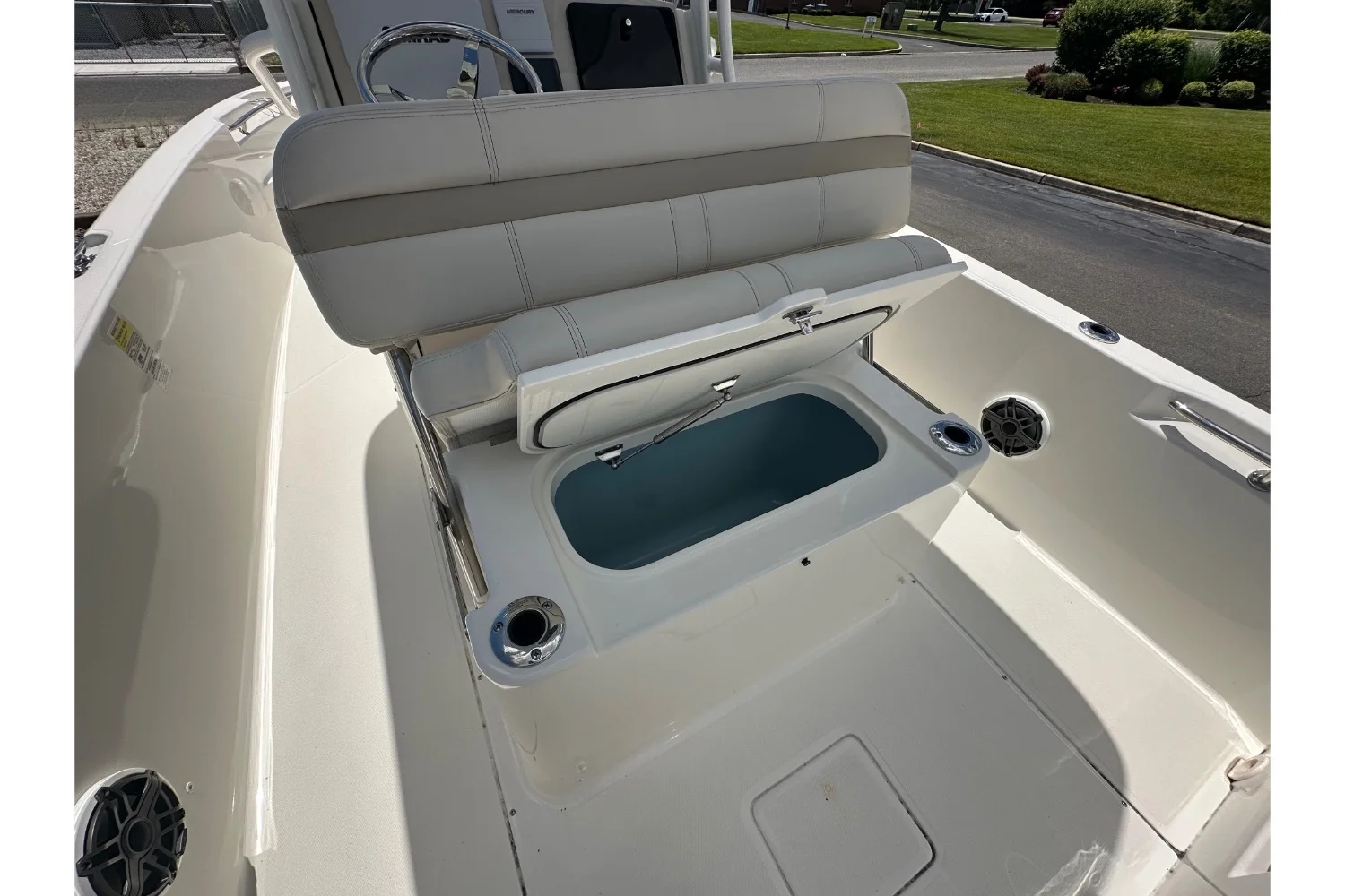 2023 Boston Whaler 220 DAUNTLESS Image Thumbnail #7