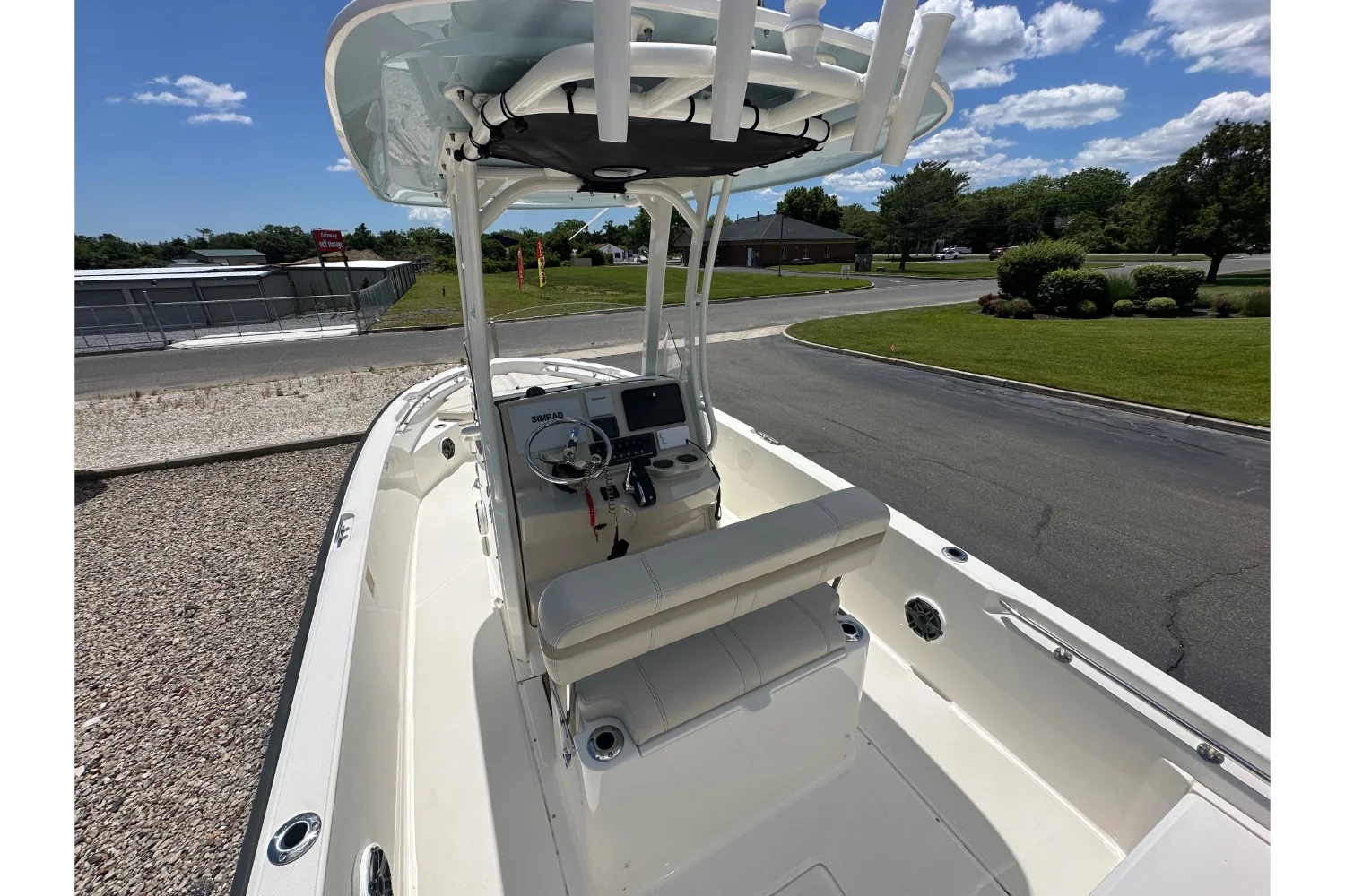 2023 Boston Whaler 220 DAUNTLESS Image Thumbnail #4