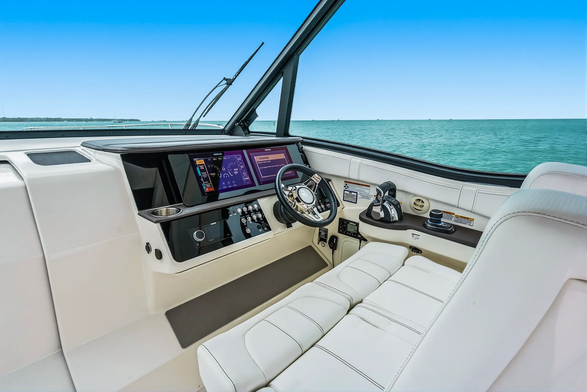 2022 Sea Ray 320 DA OB Image Thumbnail #32