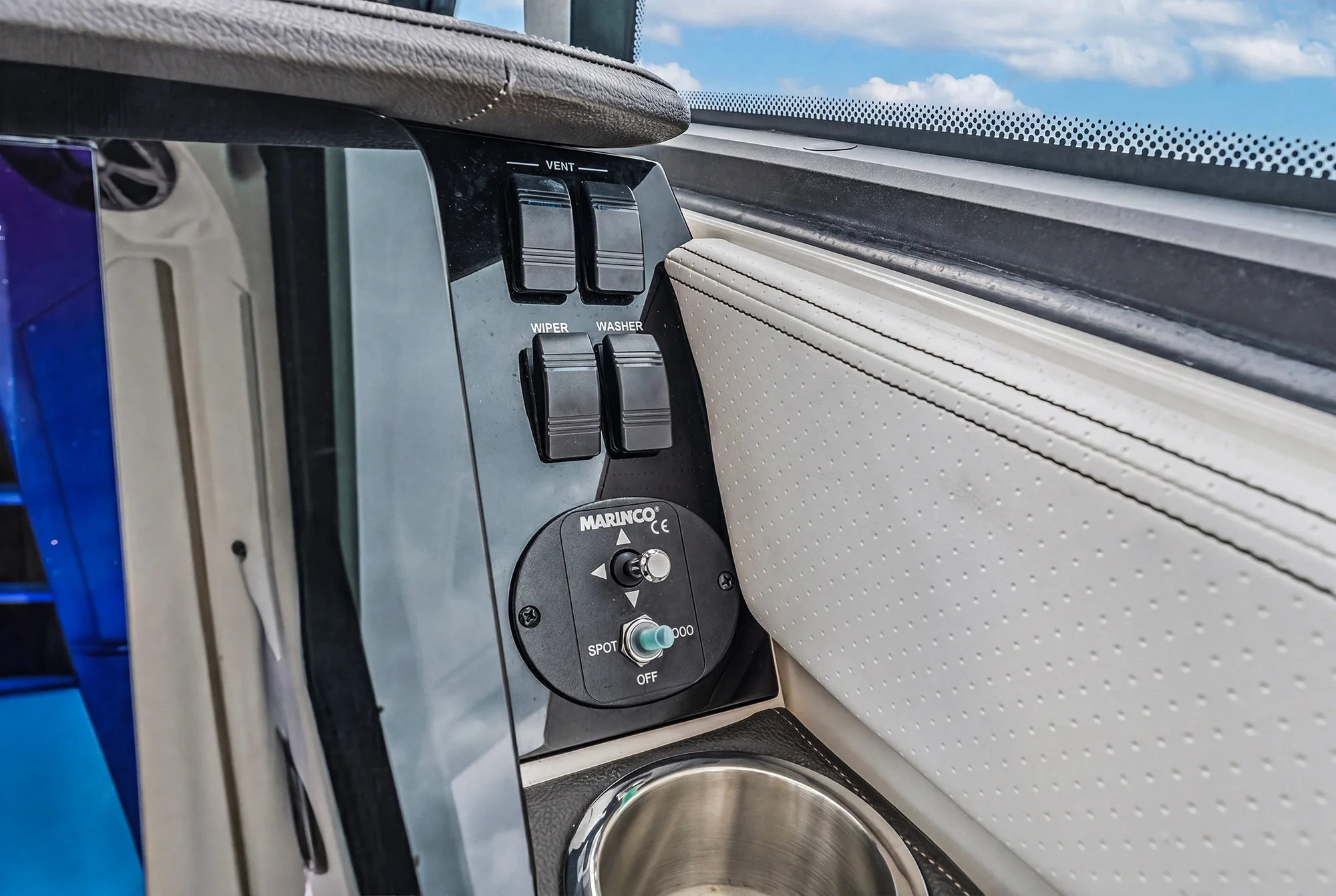 2022 Sea Ray 320 DA OB Image Thumbnail #30