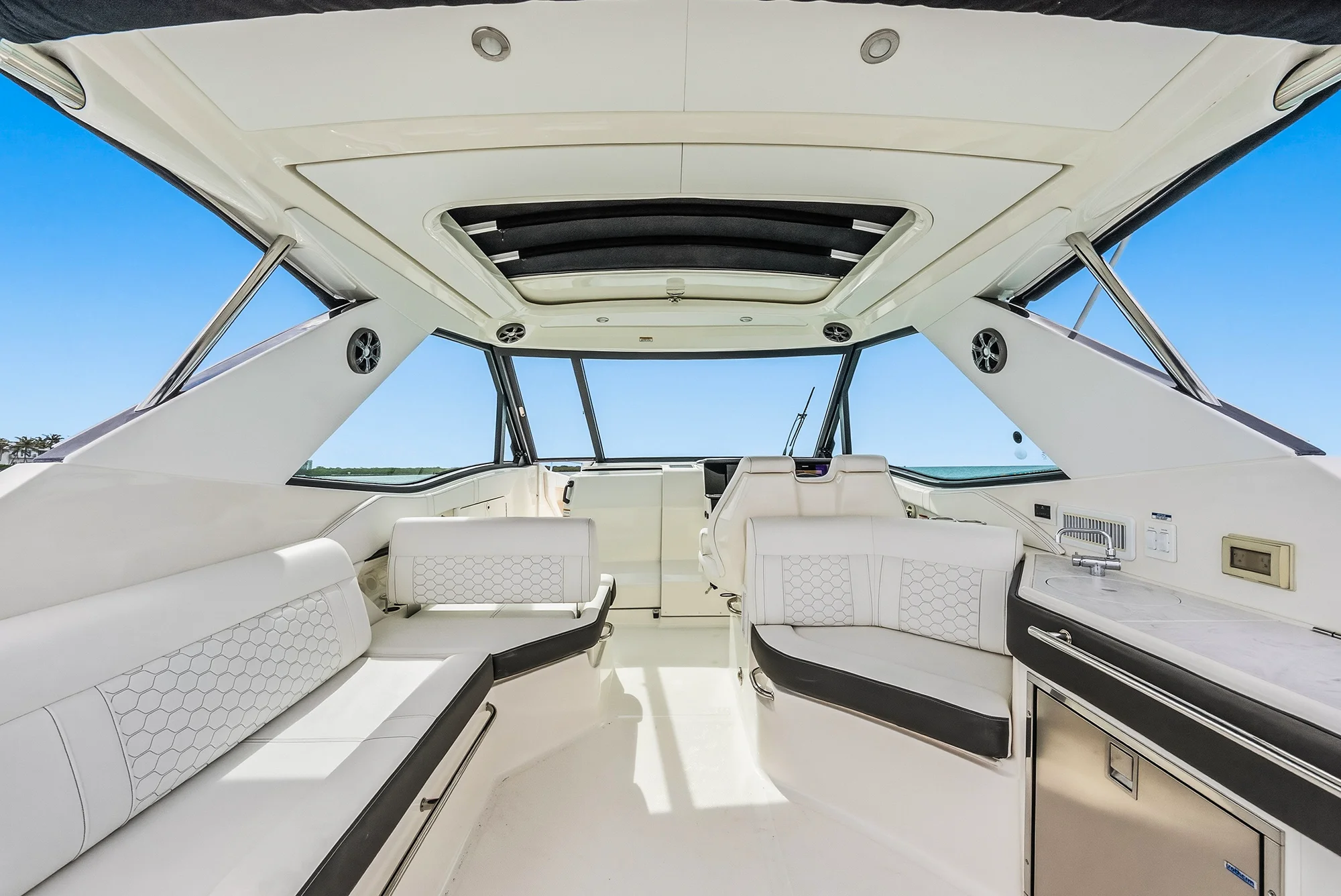2022 Sea Ray 320 DA OB Image Thumbnail #40