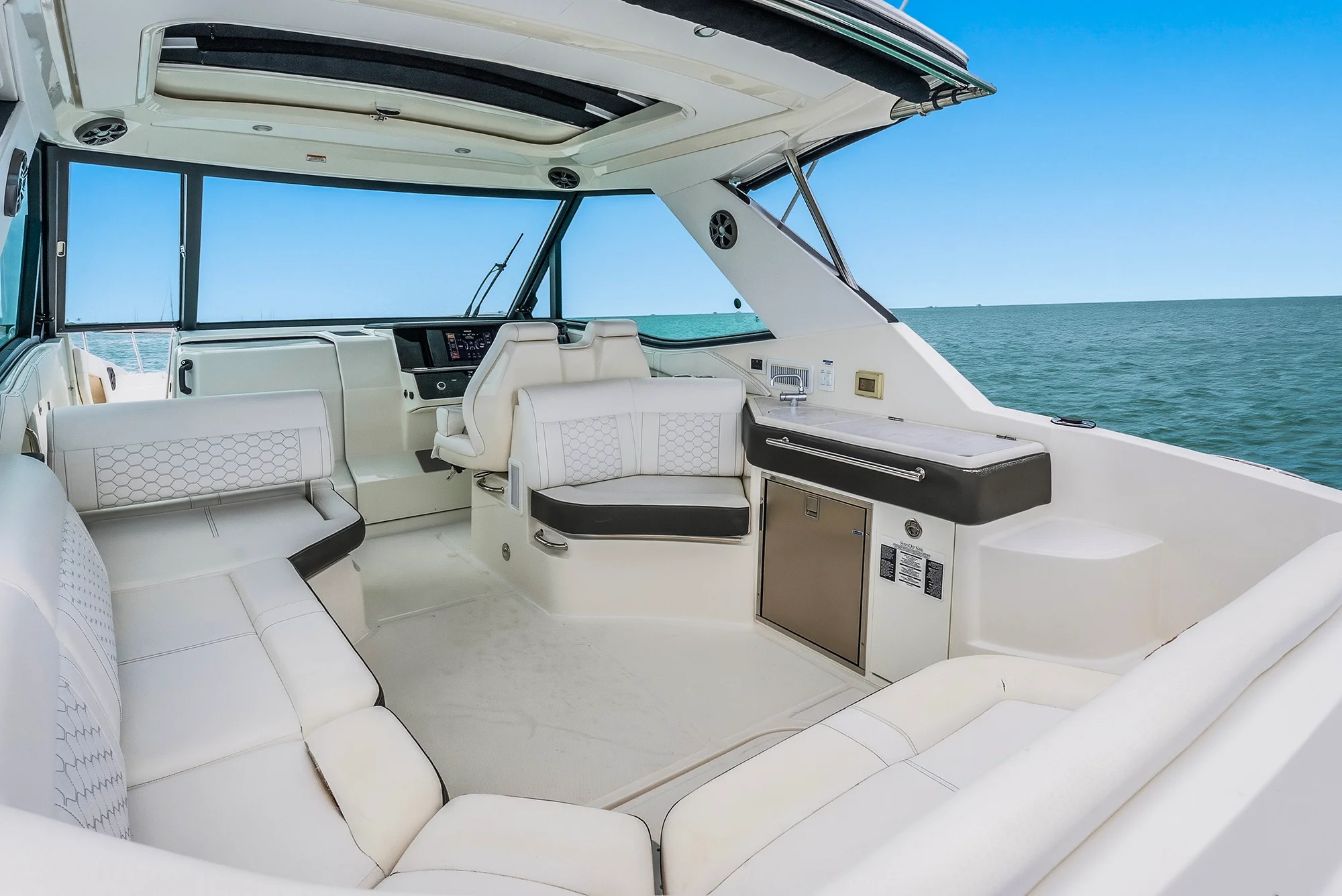 2022 Sea Ray 320 DA OB Image Thumbnail #55