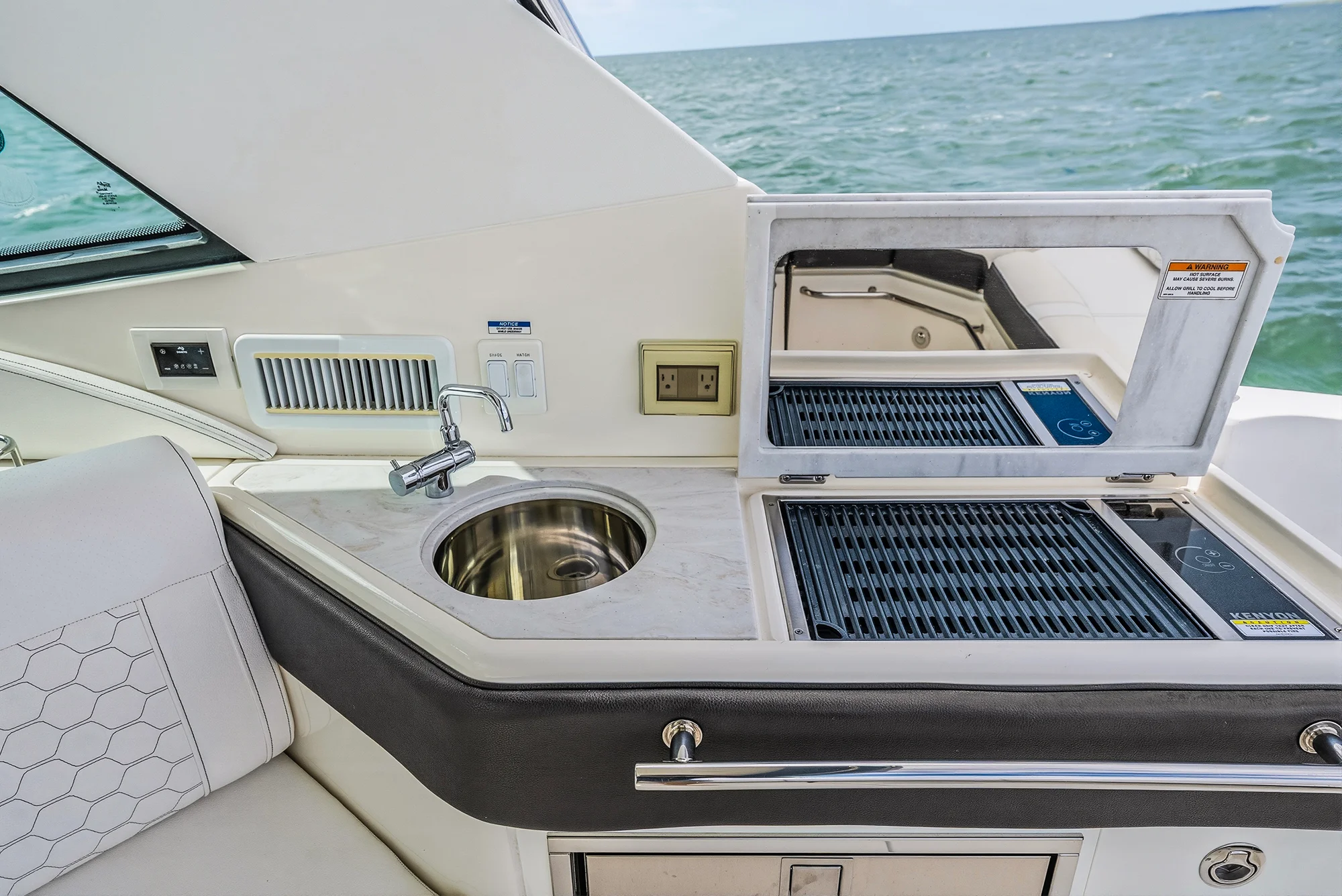 2022 Sea Ray 320 DA OB Image Thumbnail #44