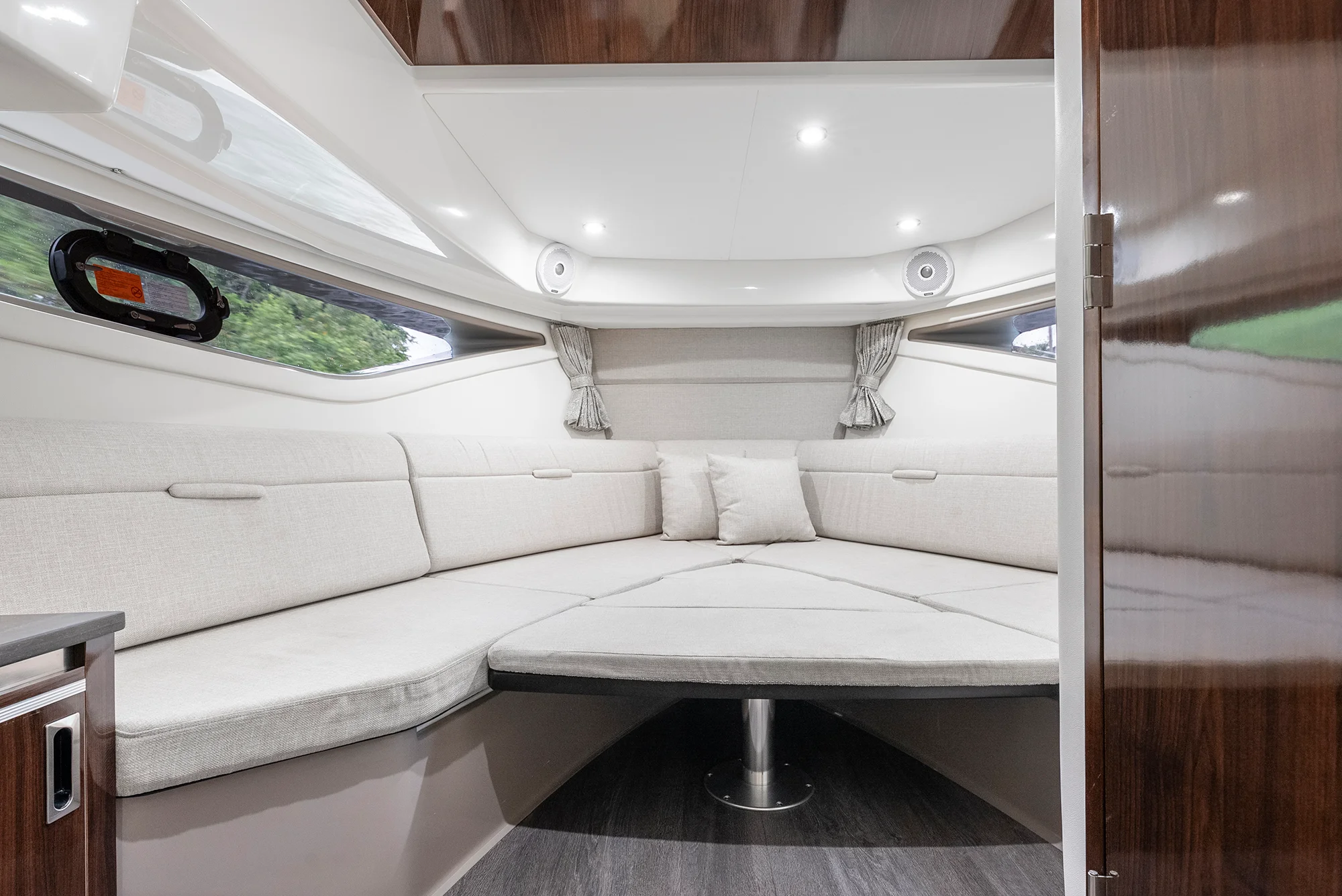2022 Sea Ray 320 DA OB Image Thumbnail #80