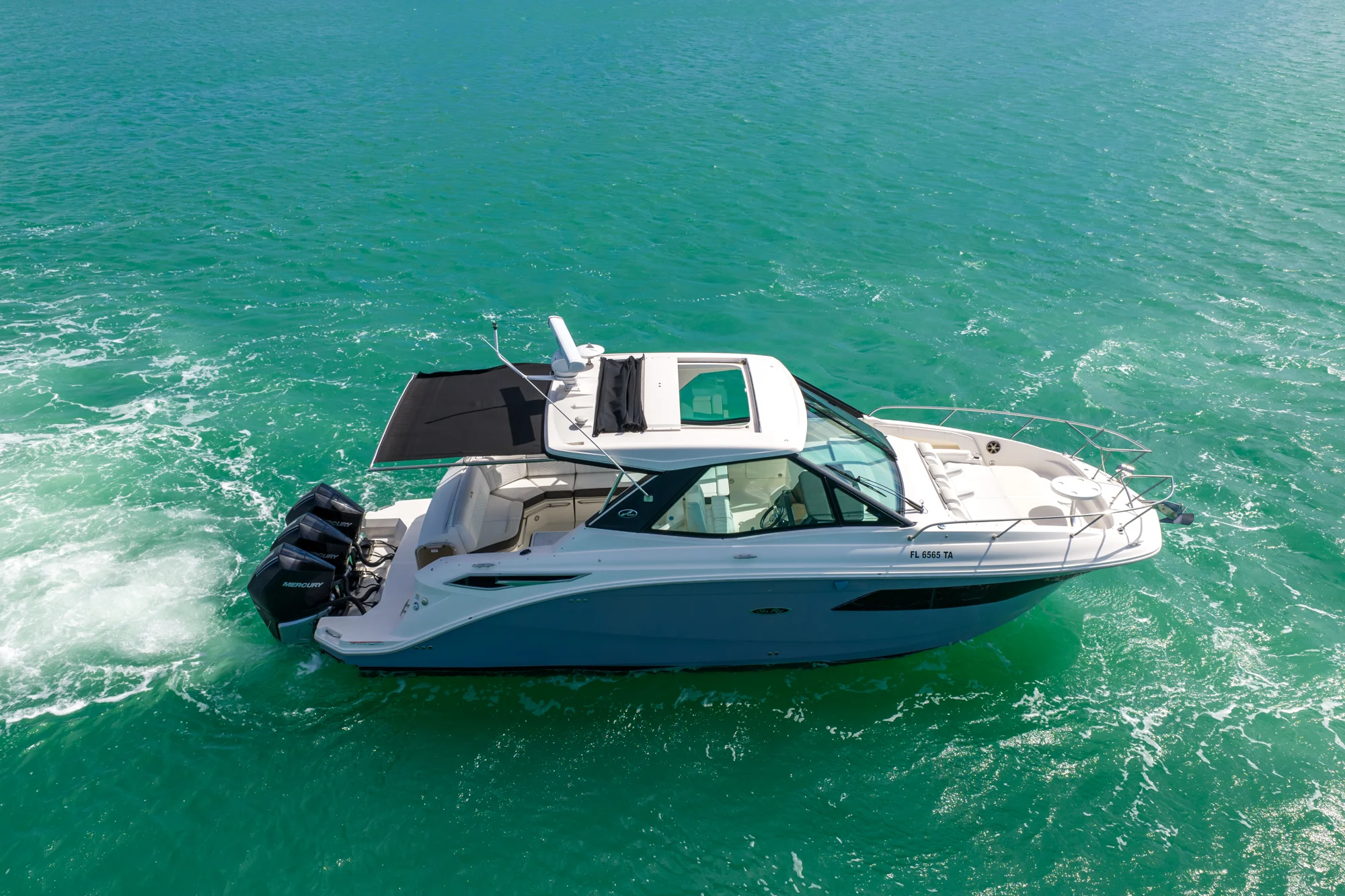 2022 Sea Ray 320 DA OB Image Thumbnail #9