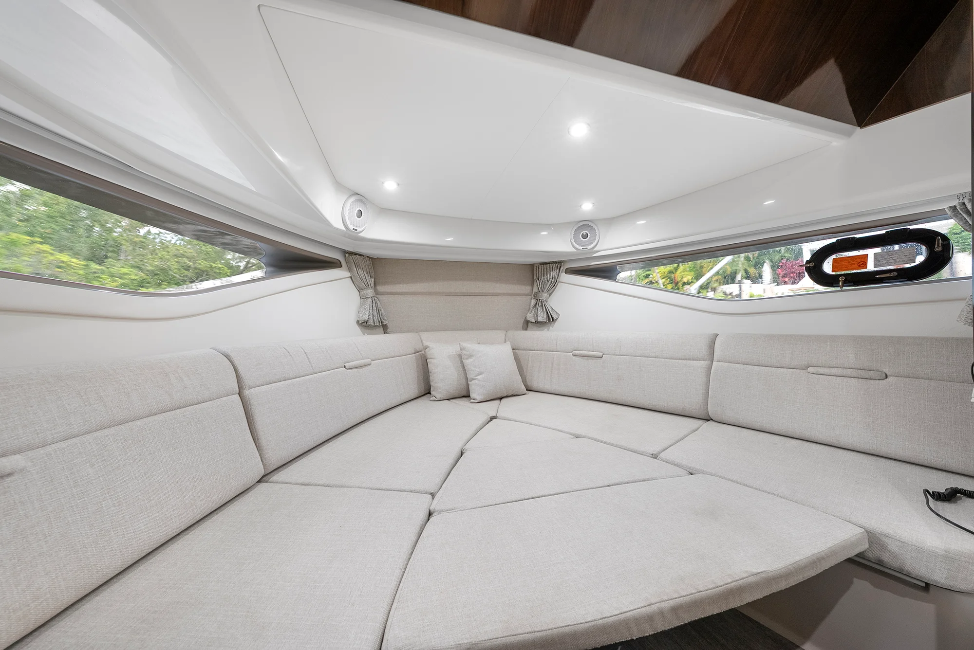 2022 Sea Ray 320 DA OB Image Thumbnail #81
