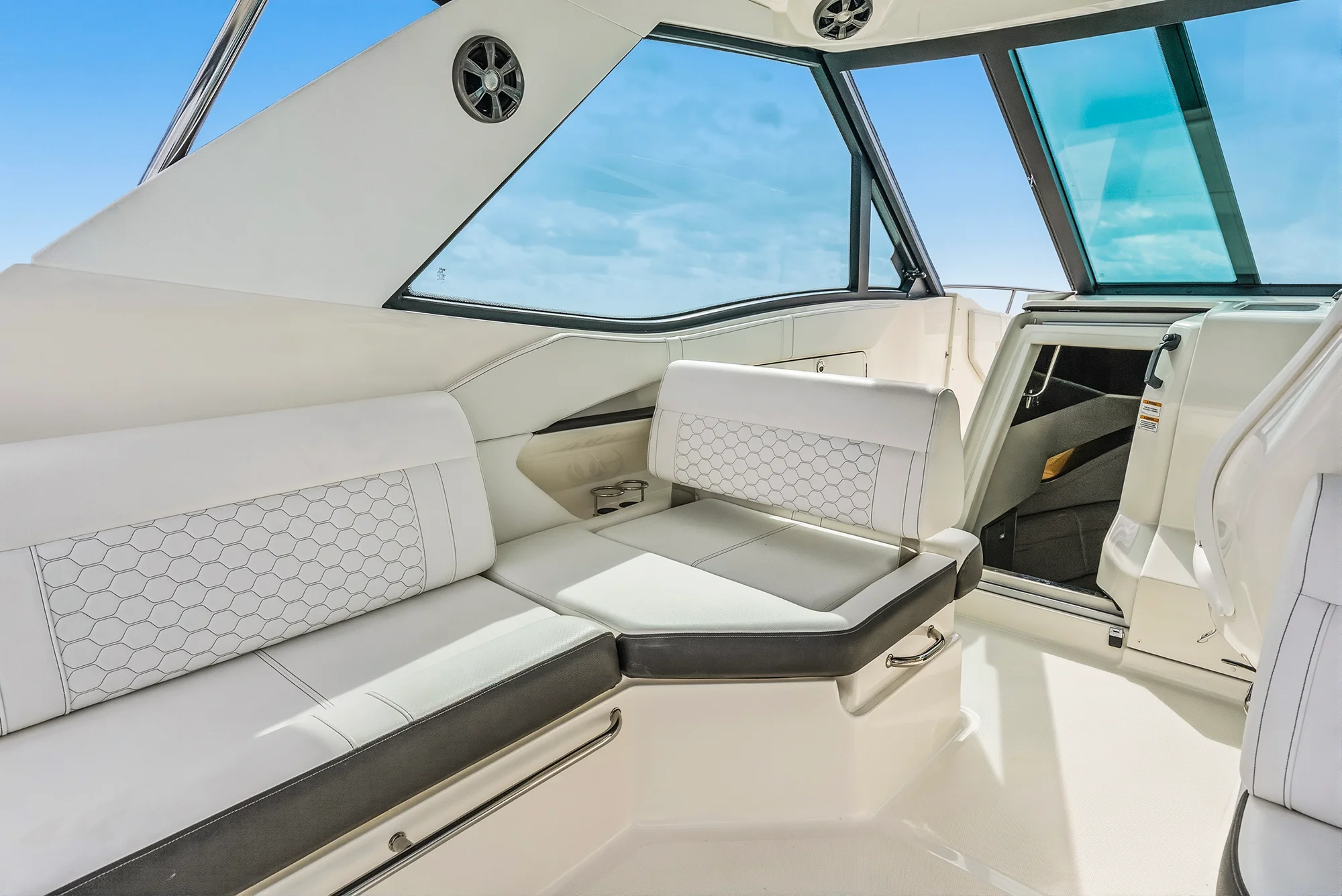 2022 Sea Ray 320 DA OB Image Thumbnail #41