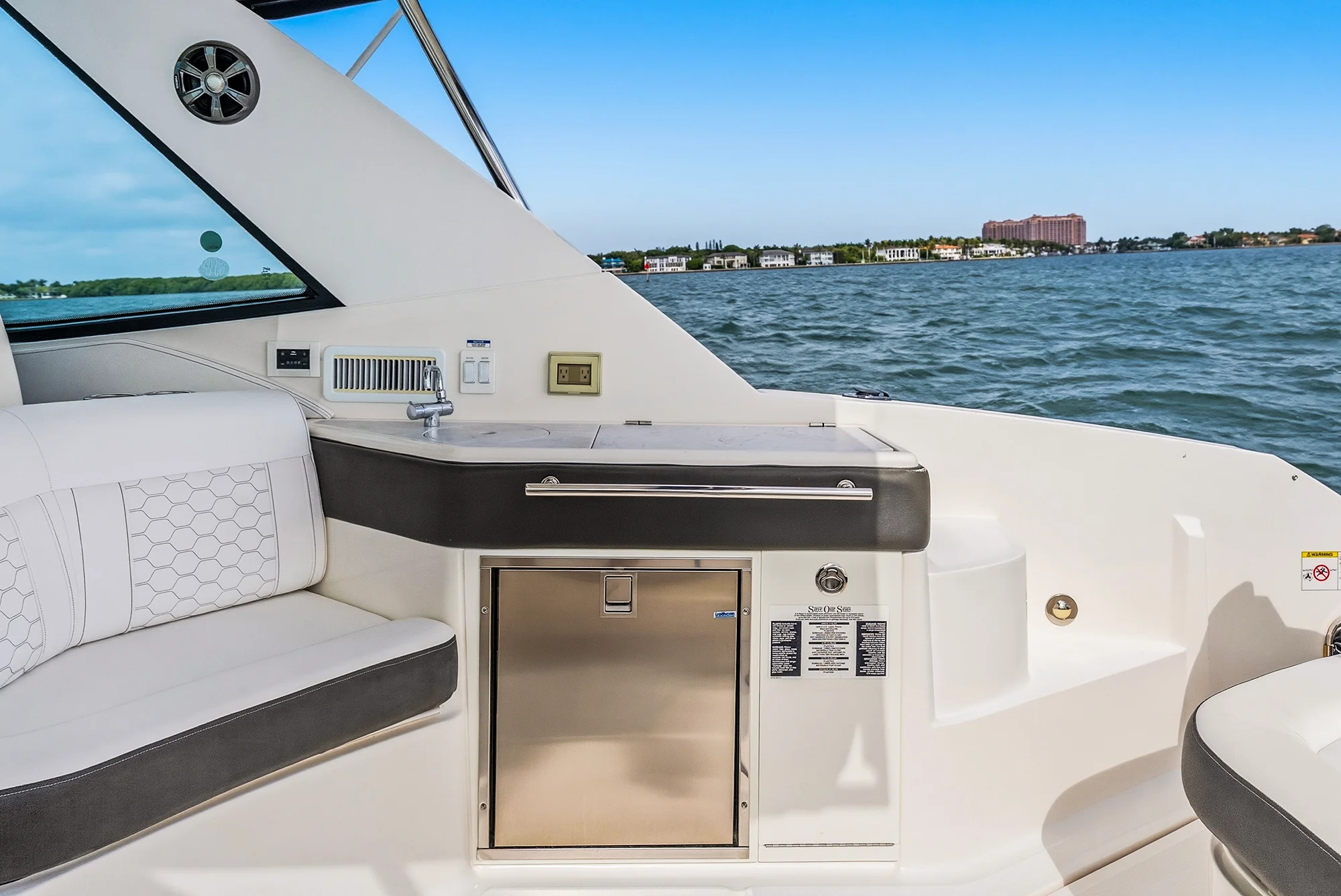 2022 Sea Ray 320 DA OB Image Thumbnail #47