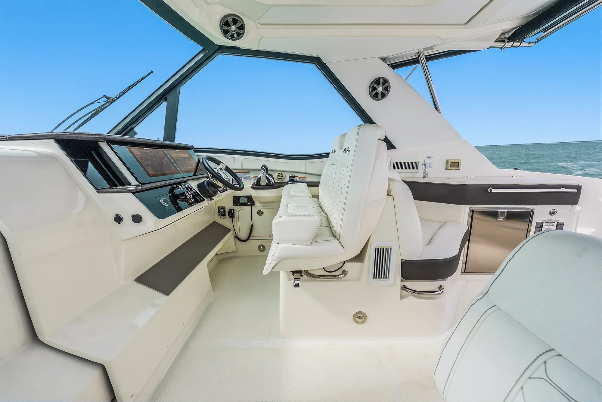 2022 Sea Ray 320 DA OB Image Thumbnail #38