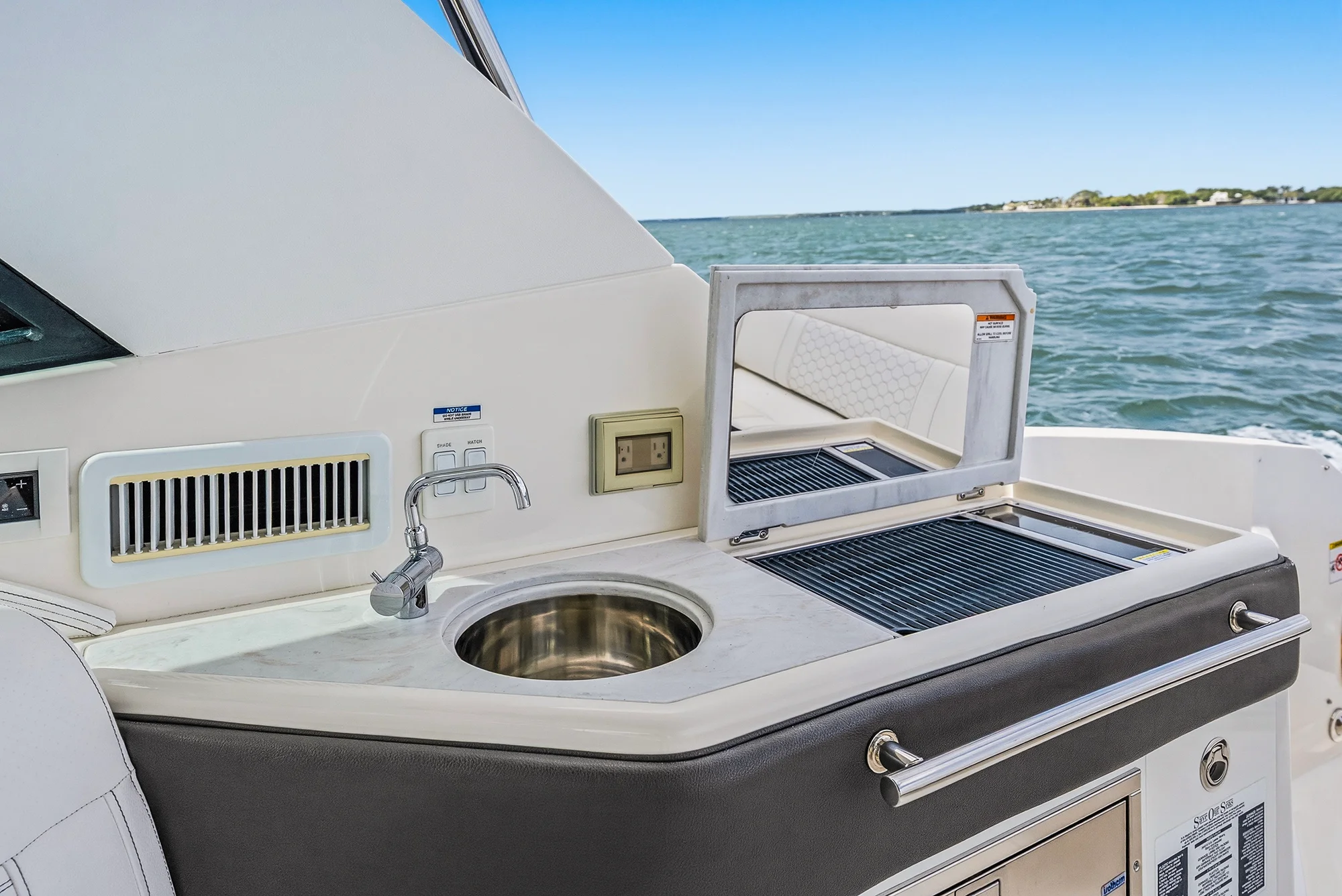 2022 Sea Ray 320 DA OB Image Thumbnail #45