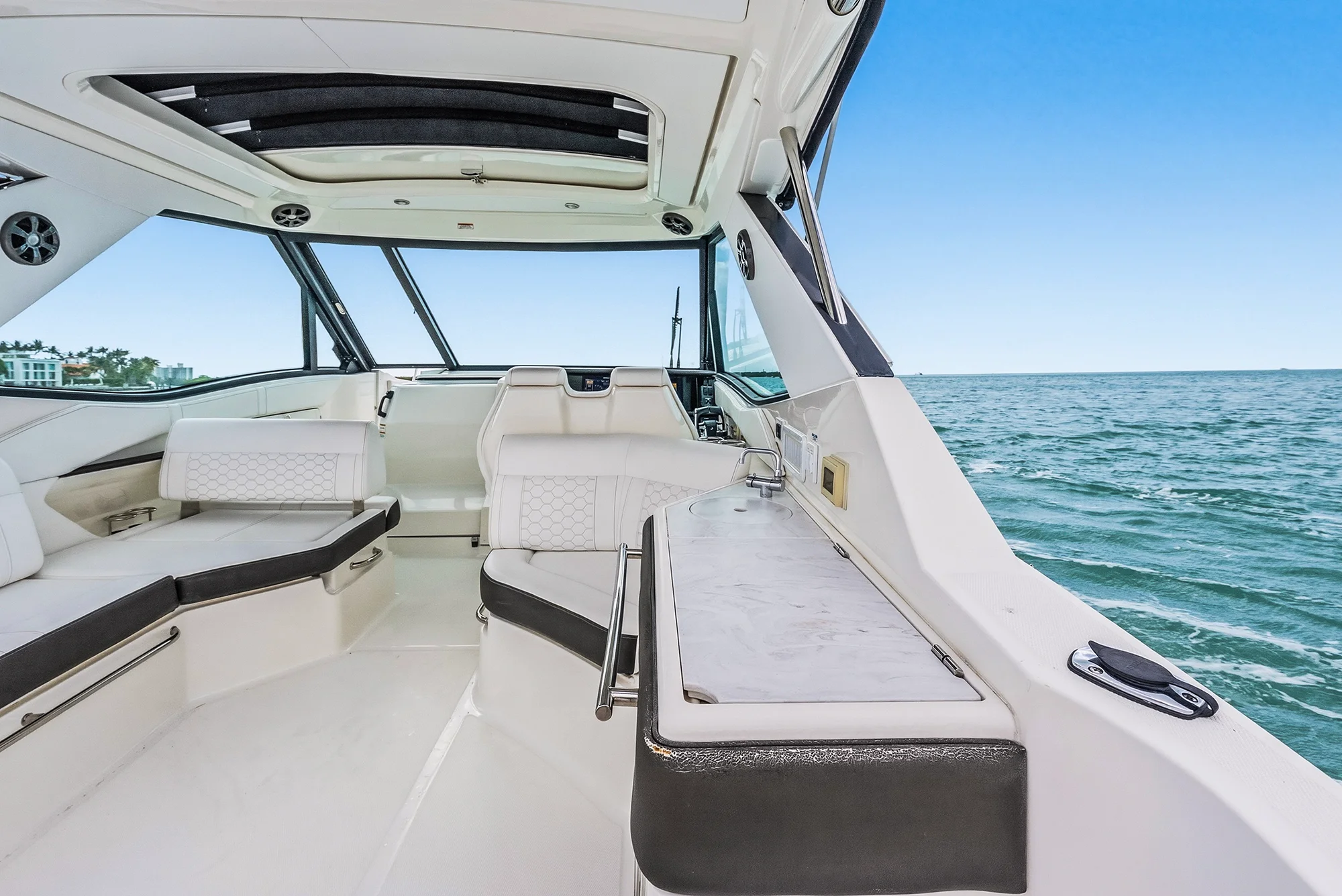 2022 Sea Ray 320 DA OB Image Thumbnail #54