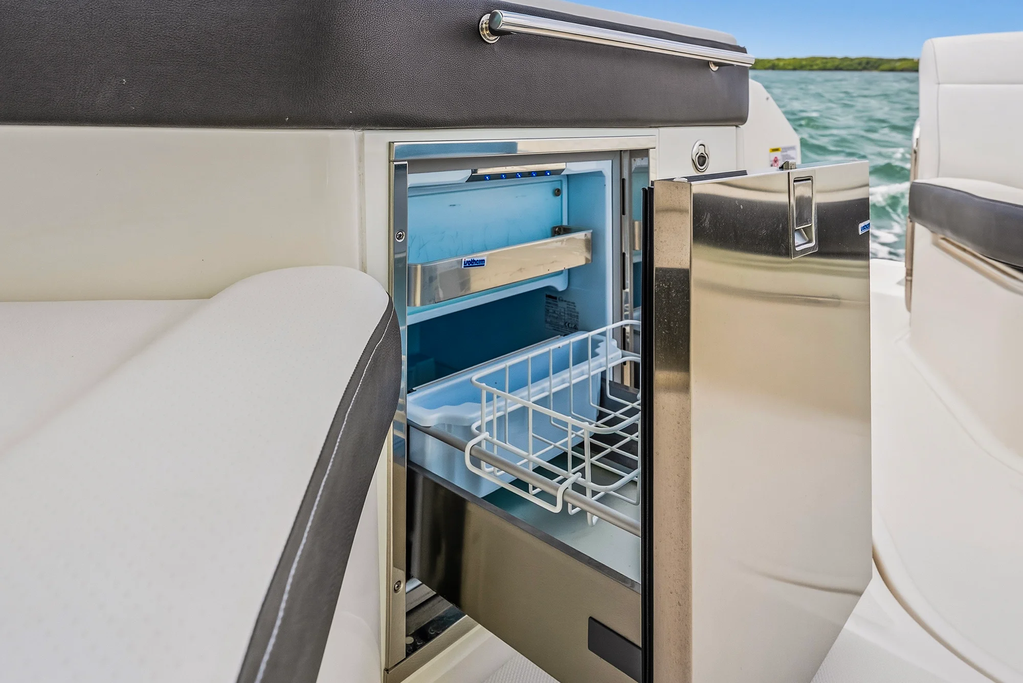 2022 Sea Ray 320 DA OB Image Thumbnail #46