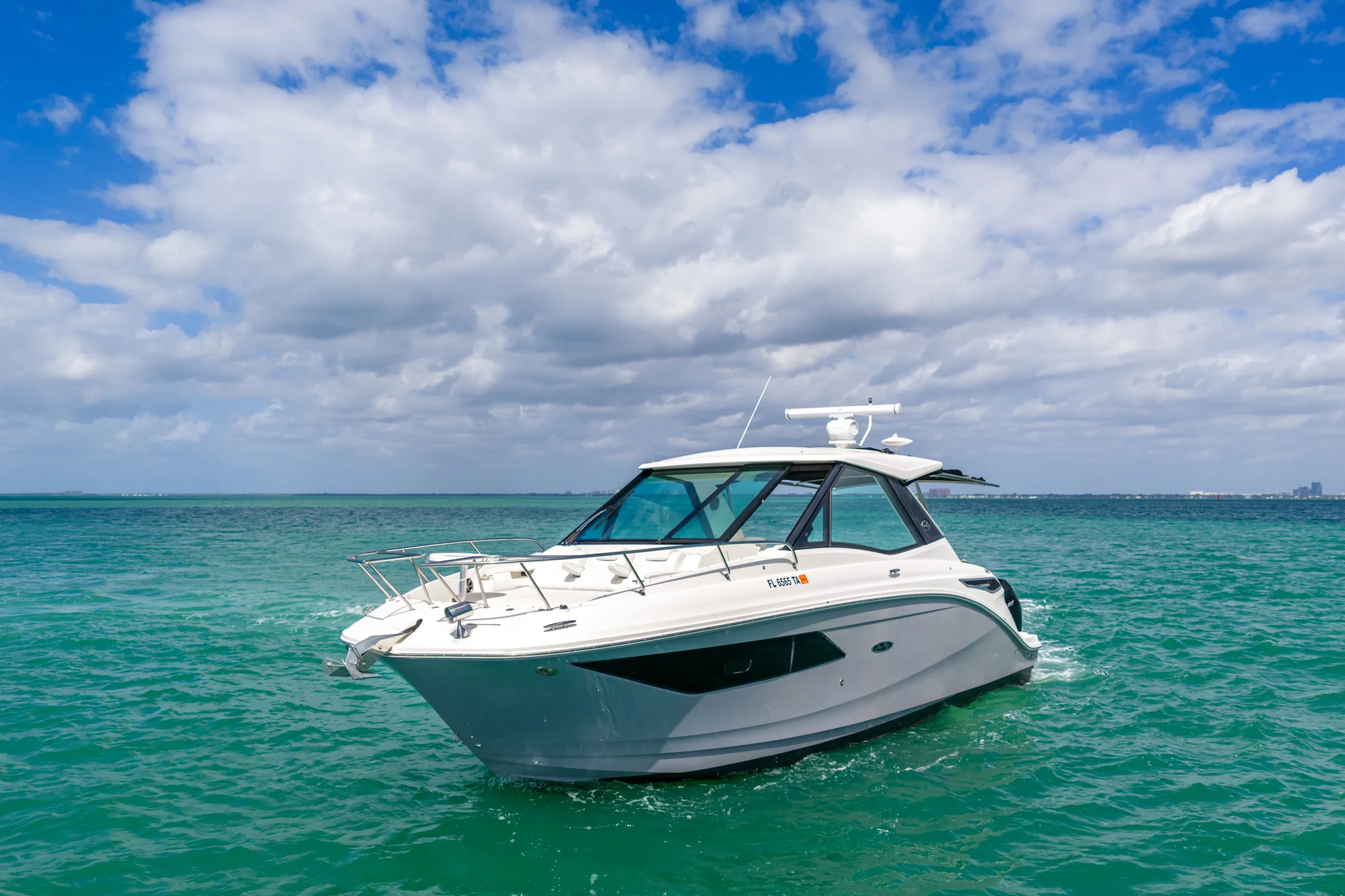 2022 Sea Ray 320 DA OB Image Thumbnail #4