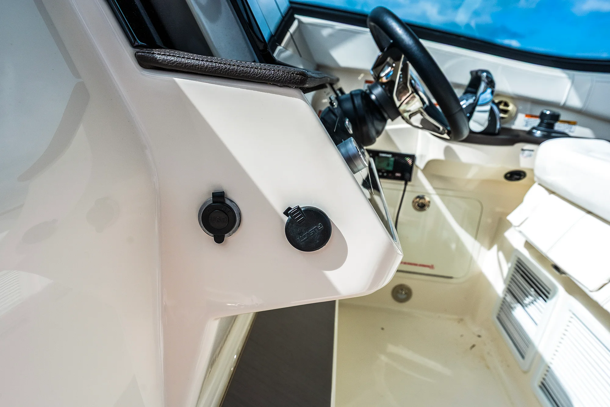 2022 Sea Ray 320 DA OB Image Thumbnail #33