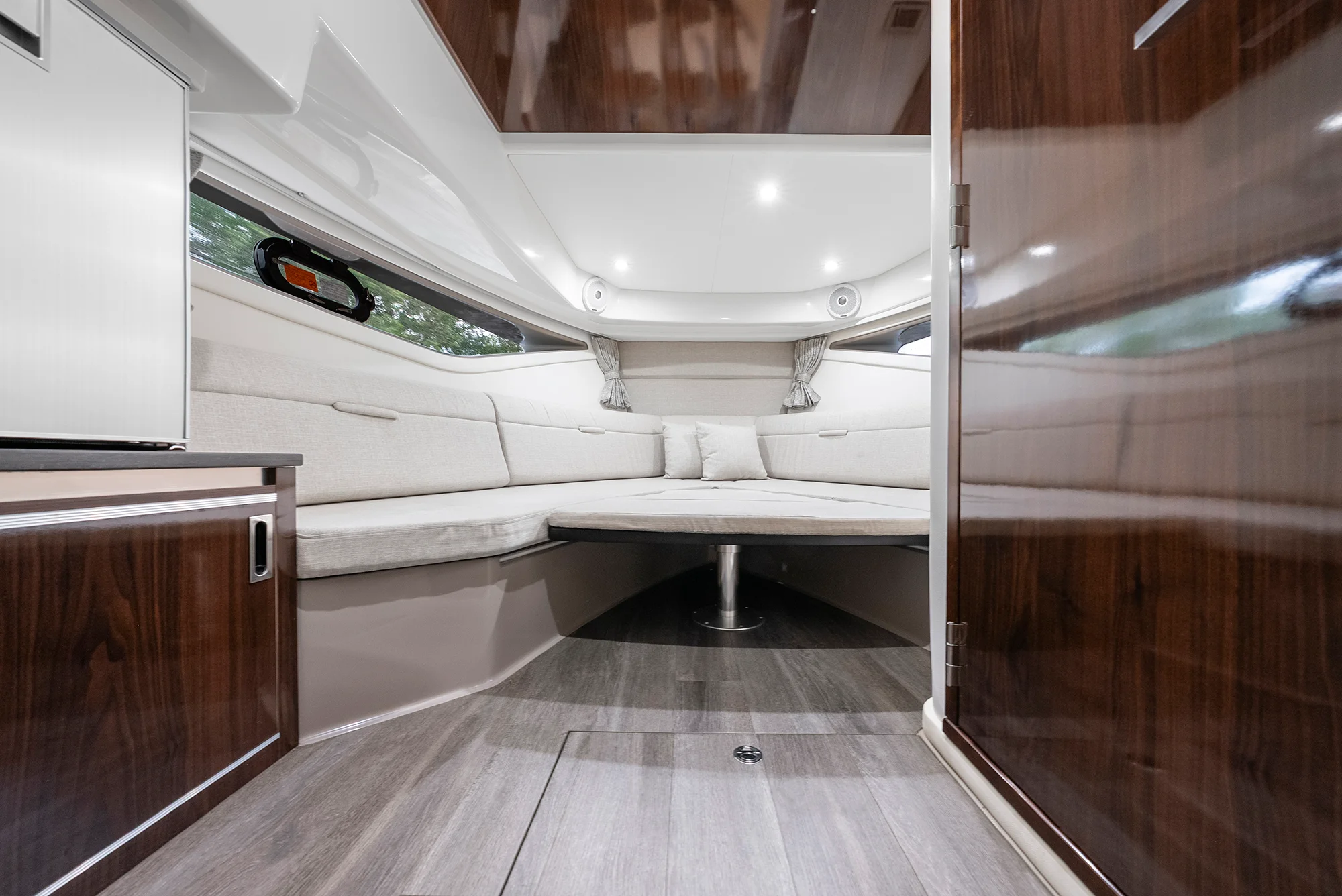 2022 Sea Ray 320 DA OB Image Thumbnail #79