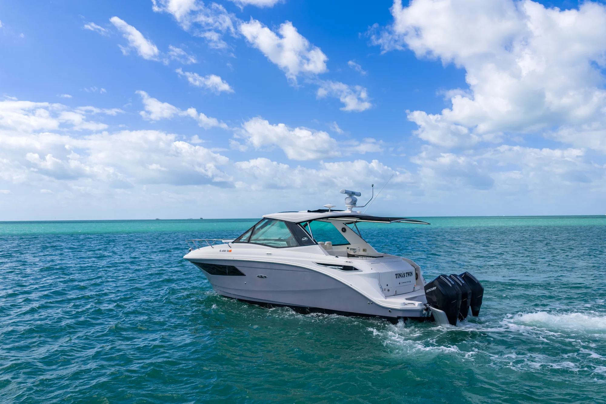 2022 Sea Ray 320 DA OB Image Thumbnail #3