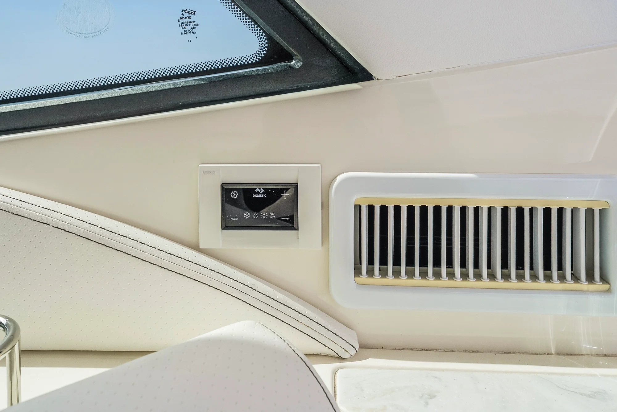 2022 Sea Ray 320 DA OB Image Thumbnail #42