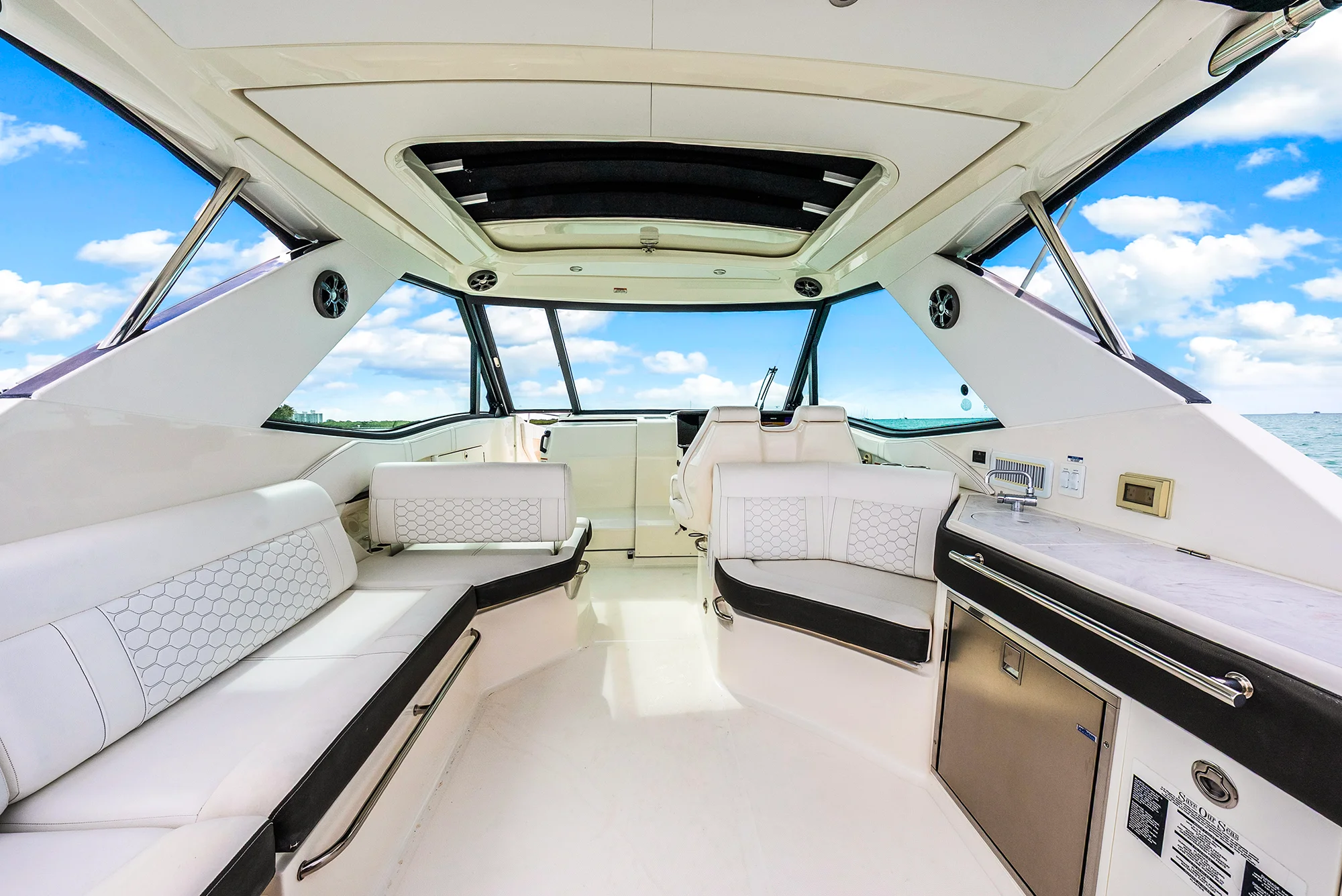 2022 Sea Ray 320 DA OB Image Thumbnail #51