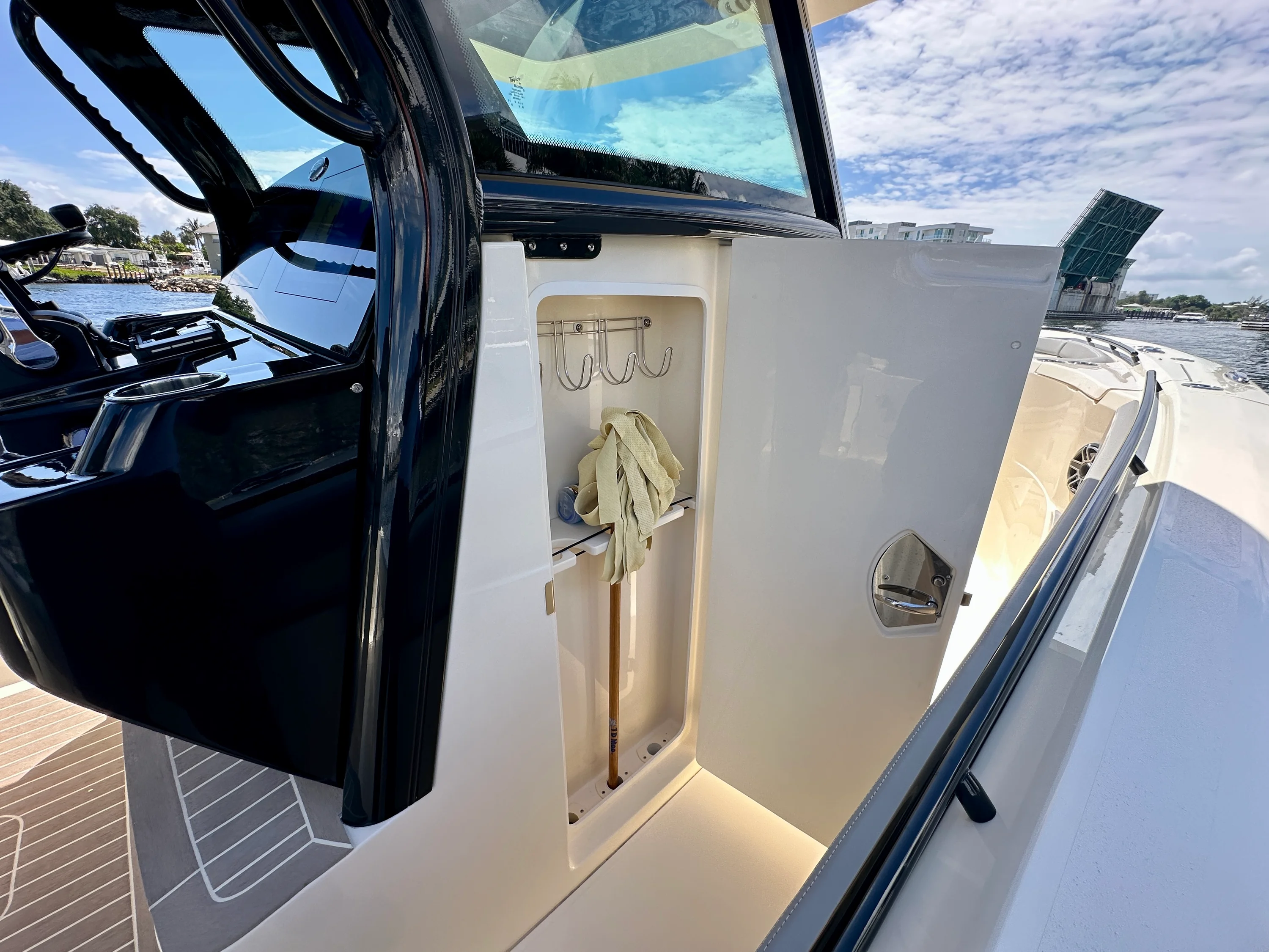 2025 Scout 330 LXF Image Thumbnail #25