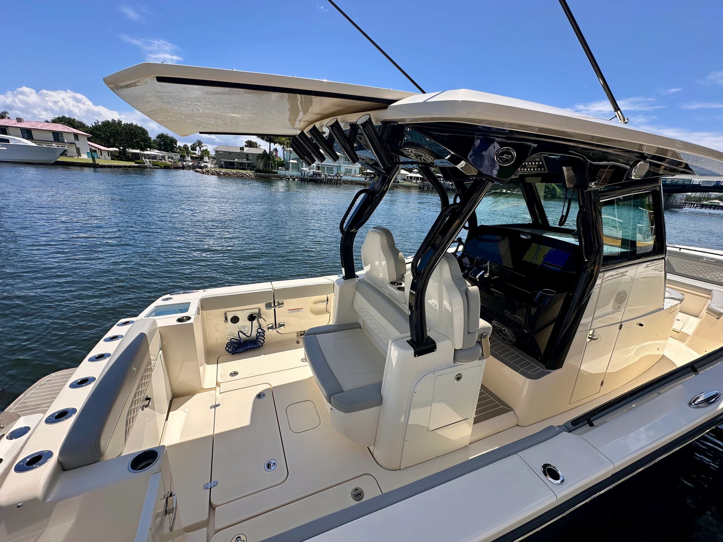 2025 Scout 330 LXF Image Thumbnail #9