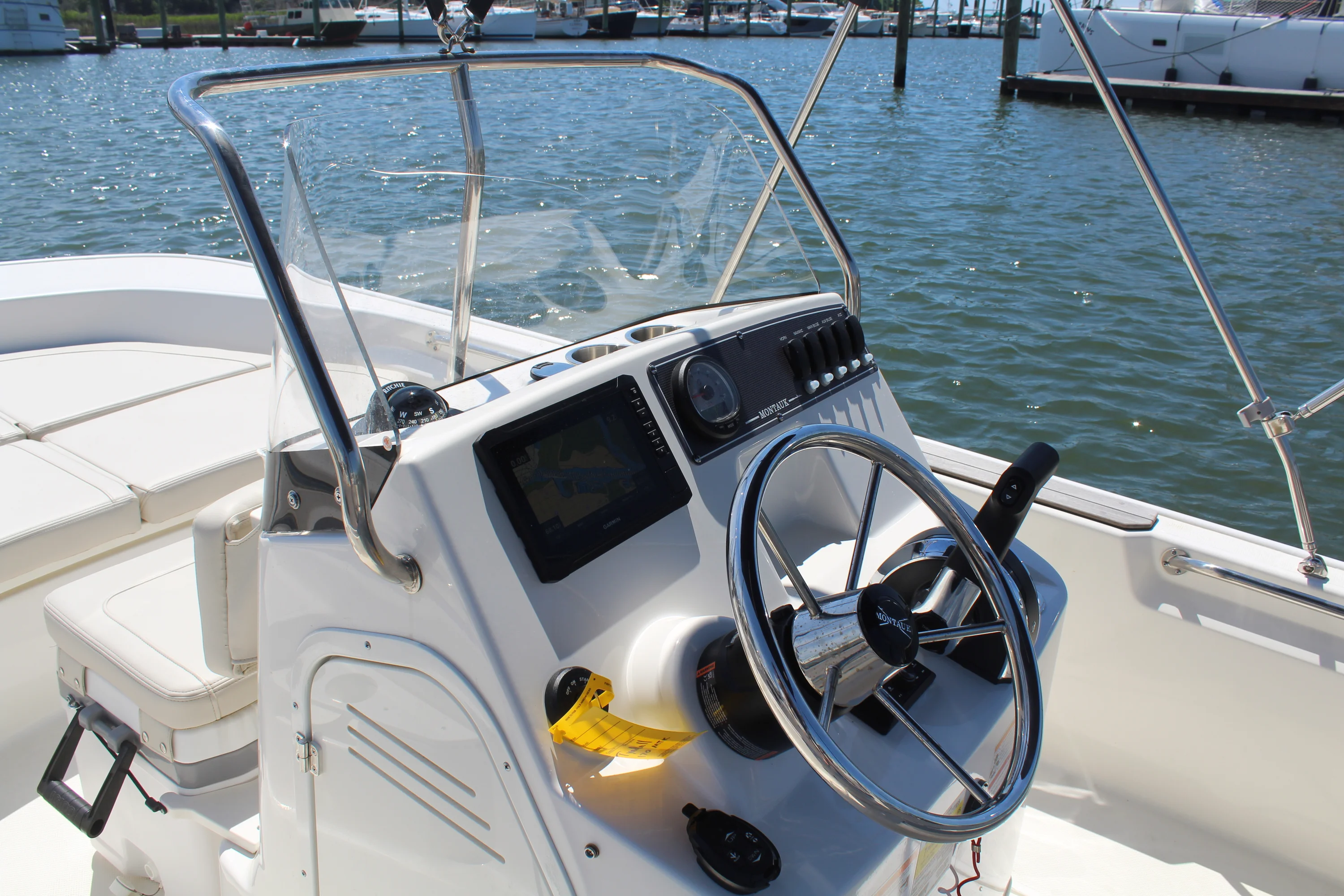 2025 Boston Whaler 170 MONTAUK Image Thumbnail #5