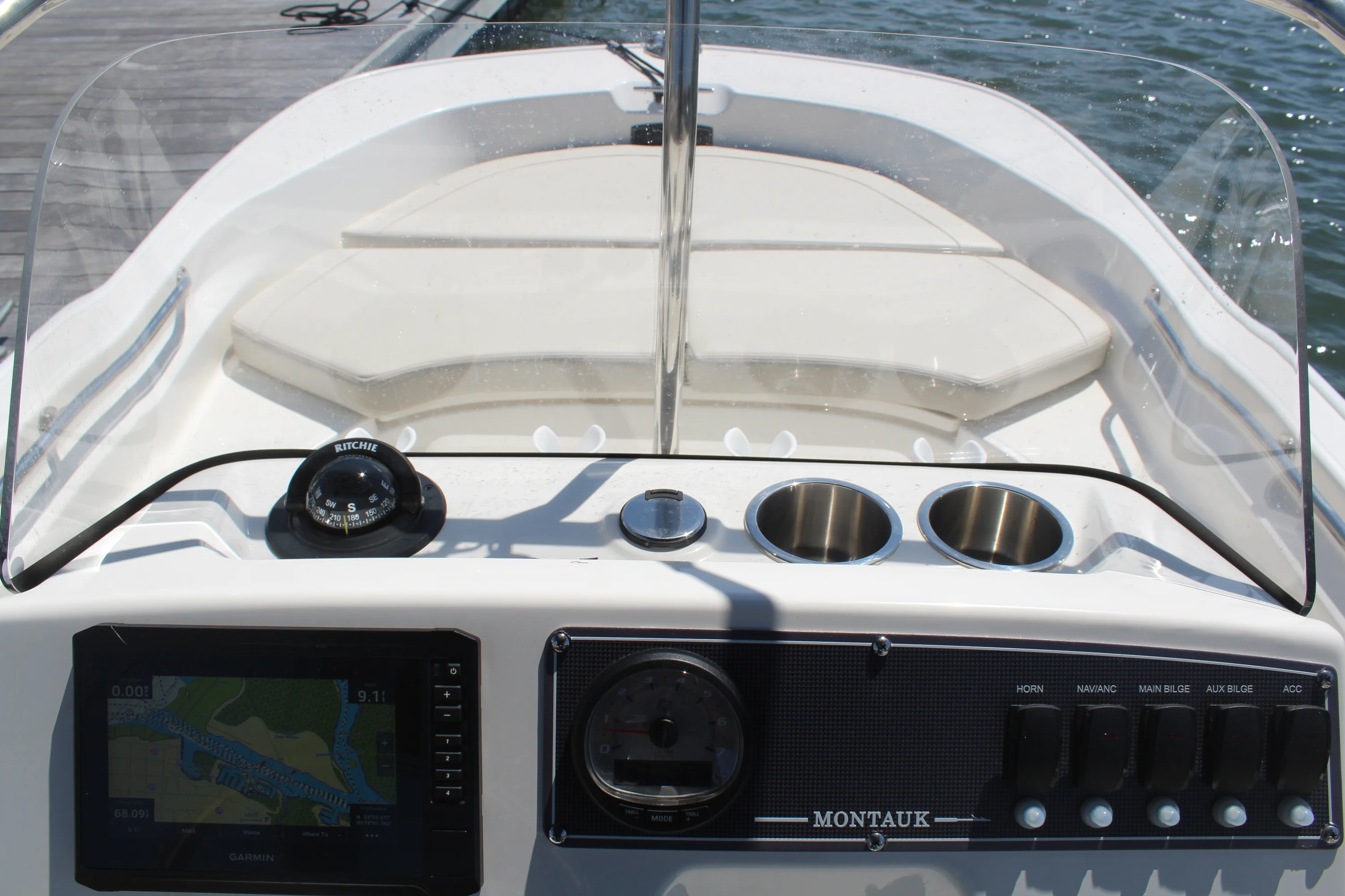 2025 Boston Whaler 170 MONTAUK Image Thumbnail #7