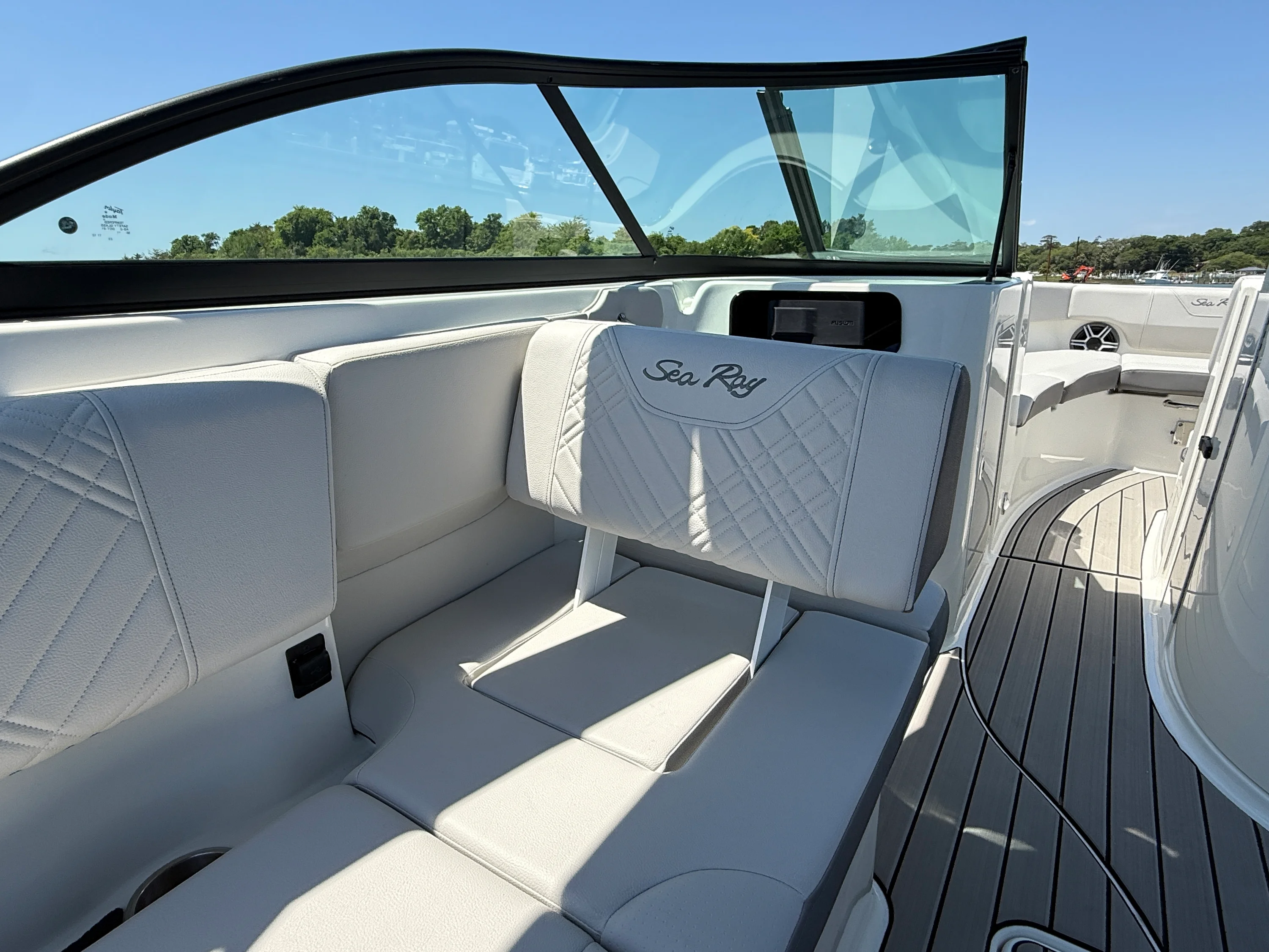 2026 Sea Ray SDX 230 Outboard Image Thumbnail #14