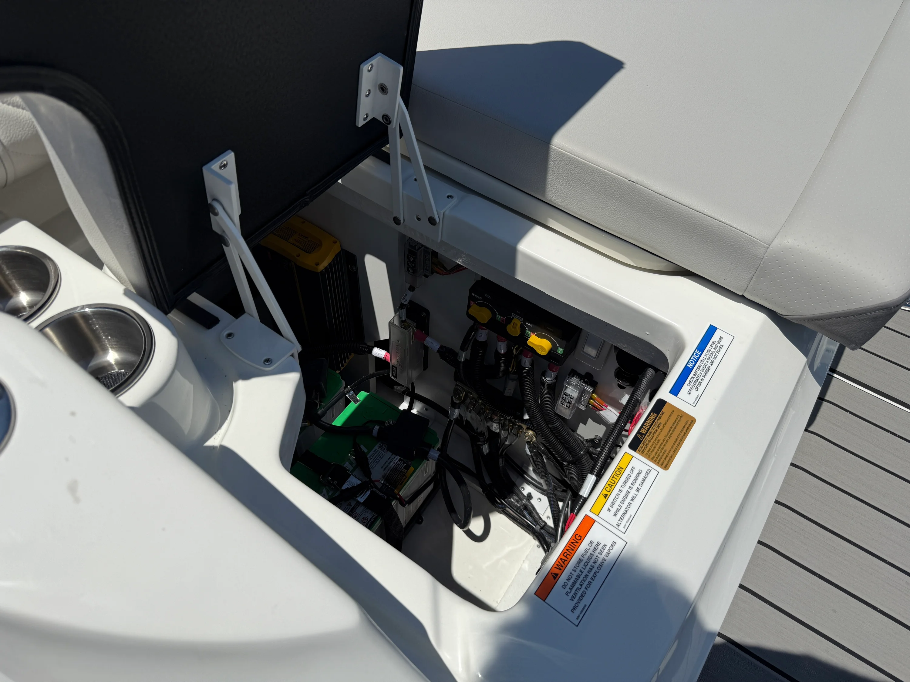 2026 Sea Ray SDX 230 Outboard Image Thumbnail #22