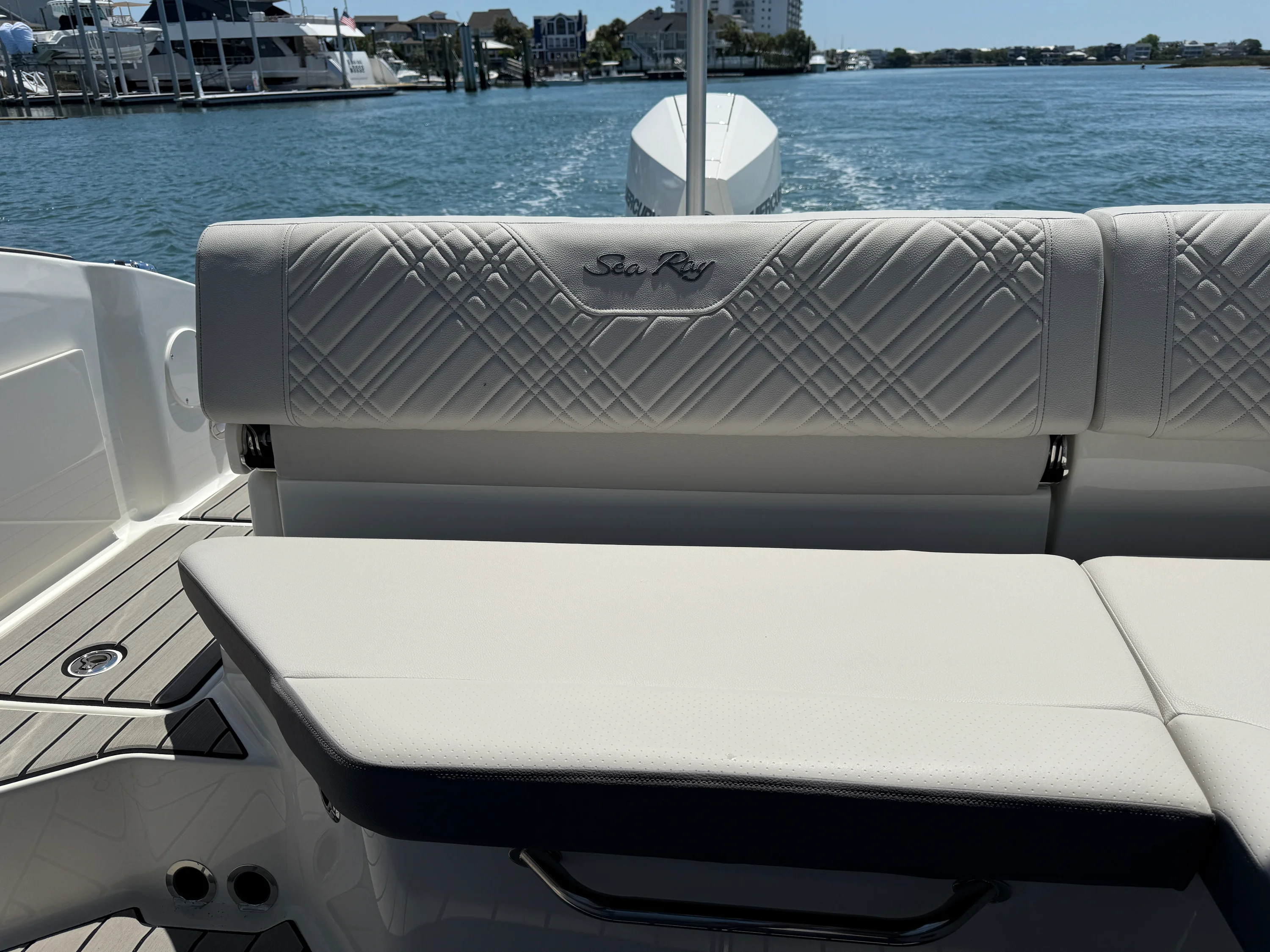 2026 Sea Ray SDX 230 Outboard Image Thumbnail #10